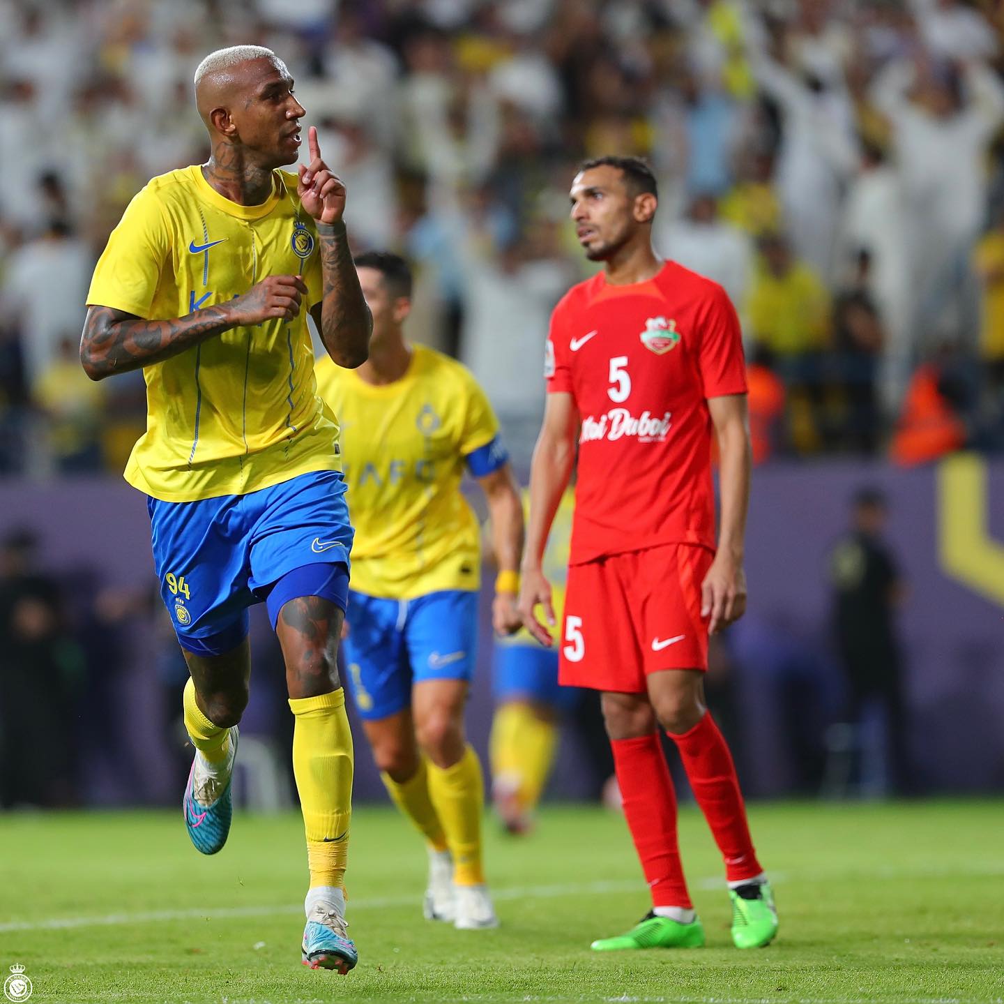 Ronaldo h&eacute;t v&agrave;o mặt trọng t&agrave;i, Al-Nassr ngược d&ograve;ng gi&agrave;nh v&eacute; v&agrave;o v&ograve;ng bảng AFC Champions League - Ảnh 2.
