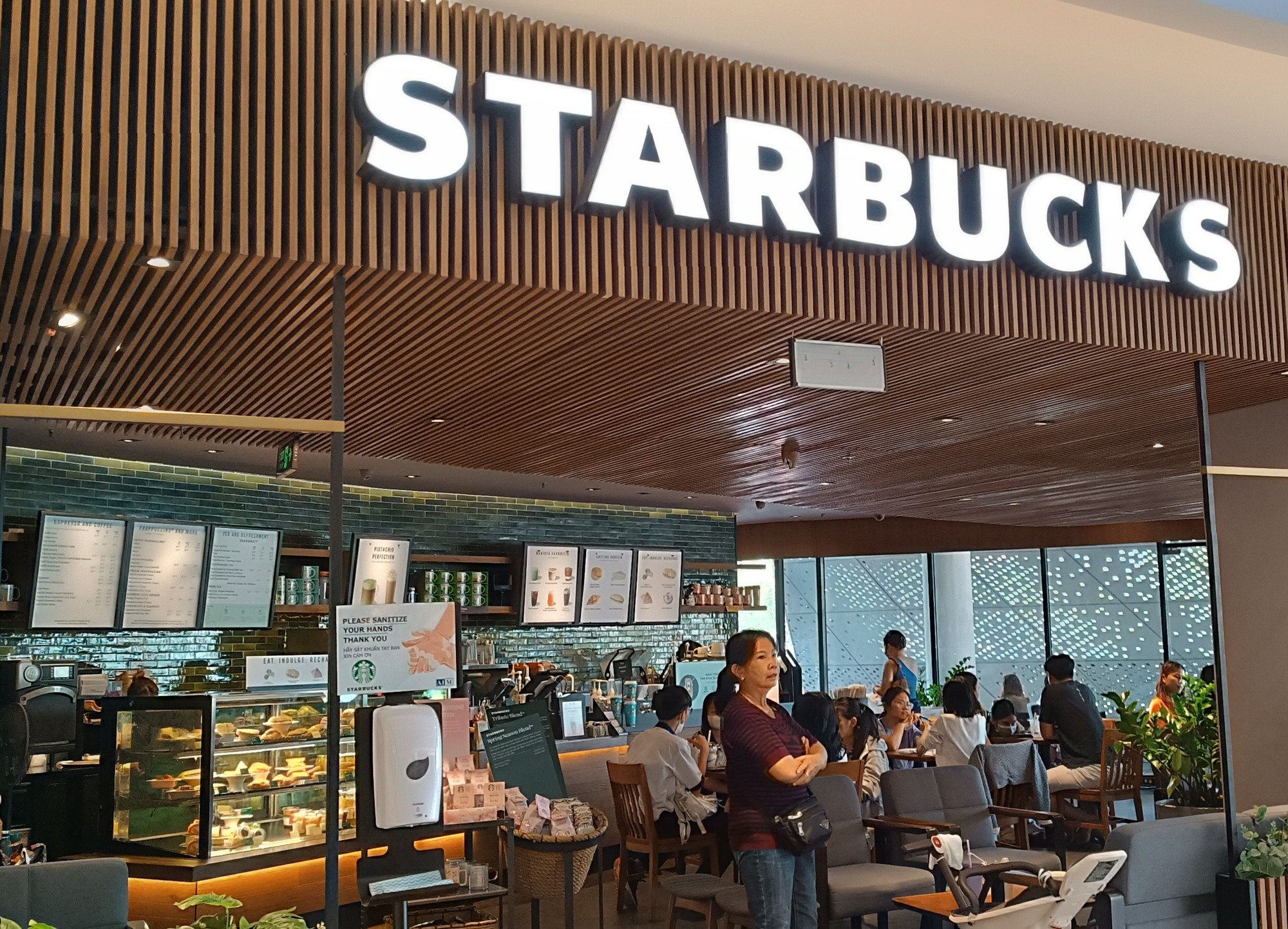 Starbucks xử lý bánh không bán hết trong ngày như thế nào?