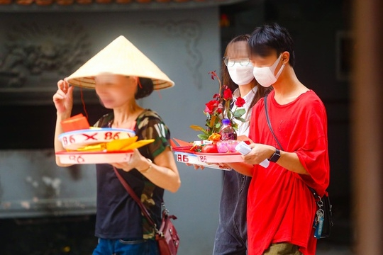 Nam thanh nữ t&uacute; rủ nhau đi ch&ugrave;a H&agrave; ng&agrave;y Thất Tịch - Ảnh 5.