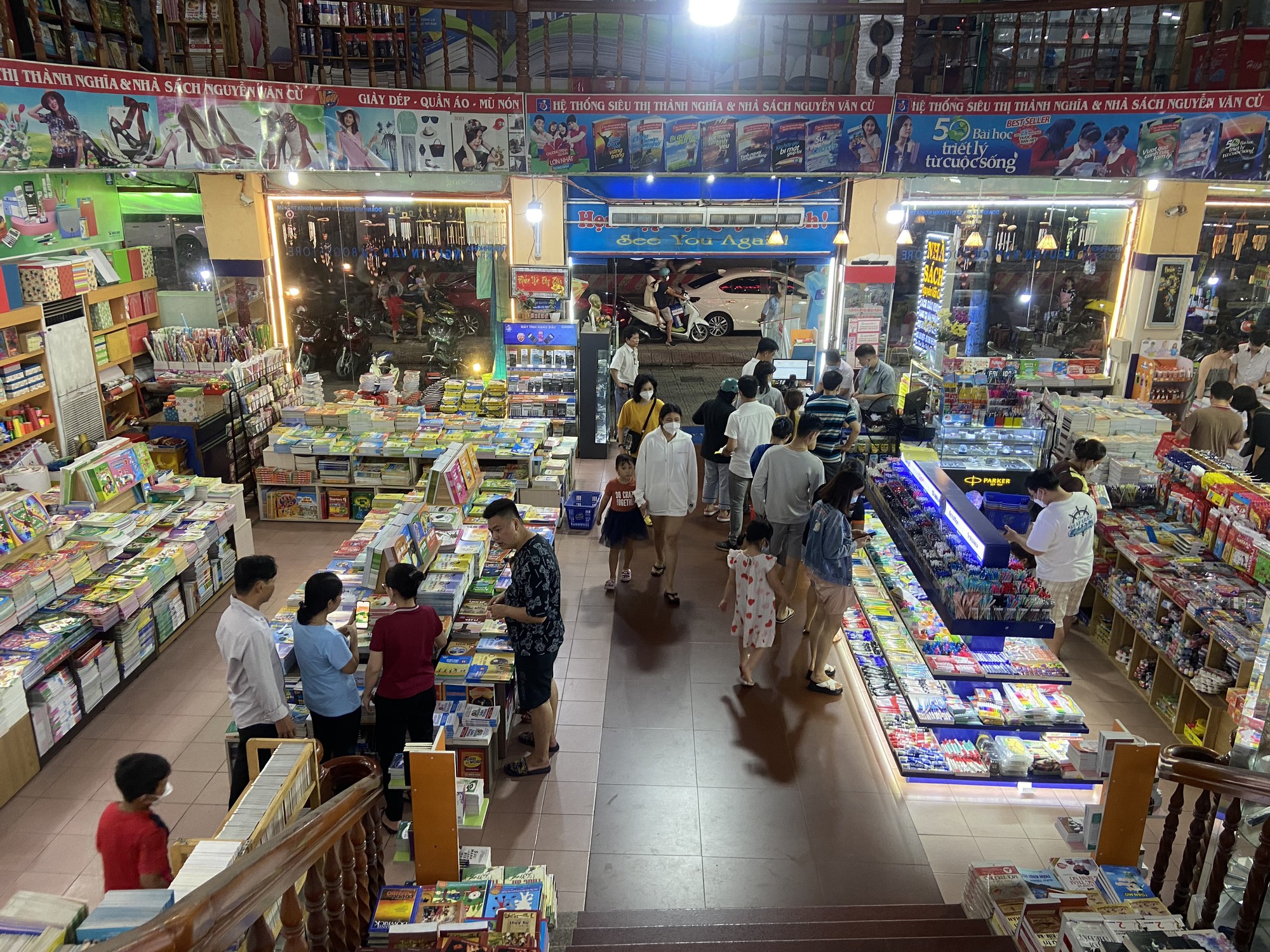 Tìm mua SGK đủ bộ ở đâu? - Ảnh 1.