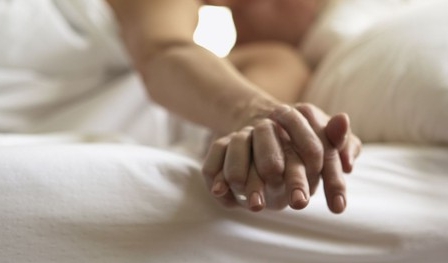 Bệnh nan y ở người lớn tuổi lui bước nhờ "yêu" thường xuyên