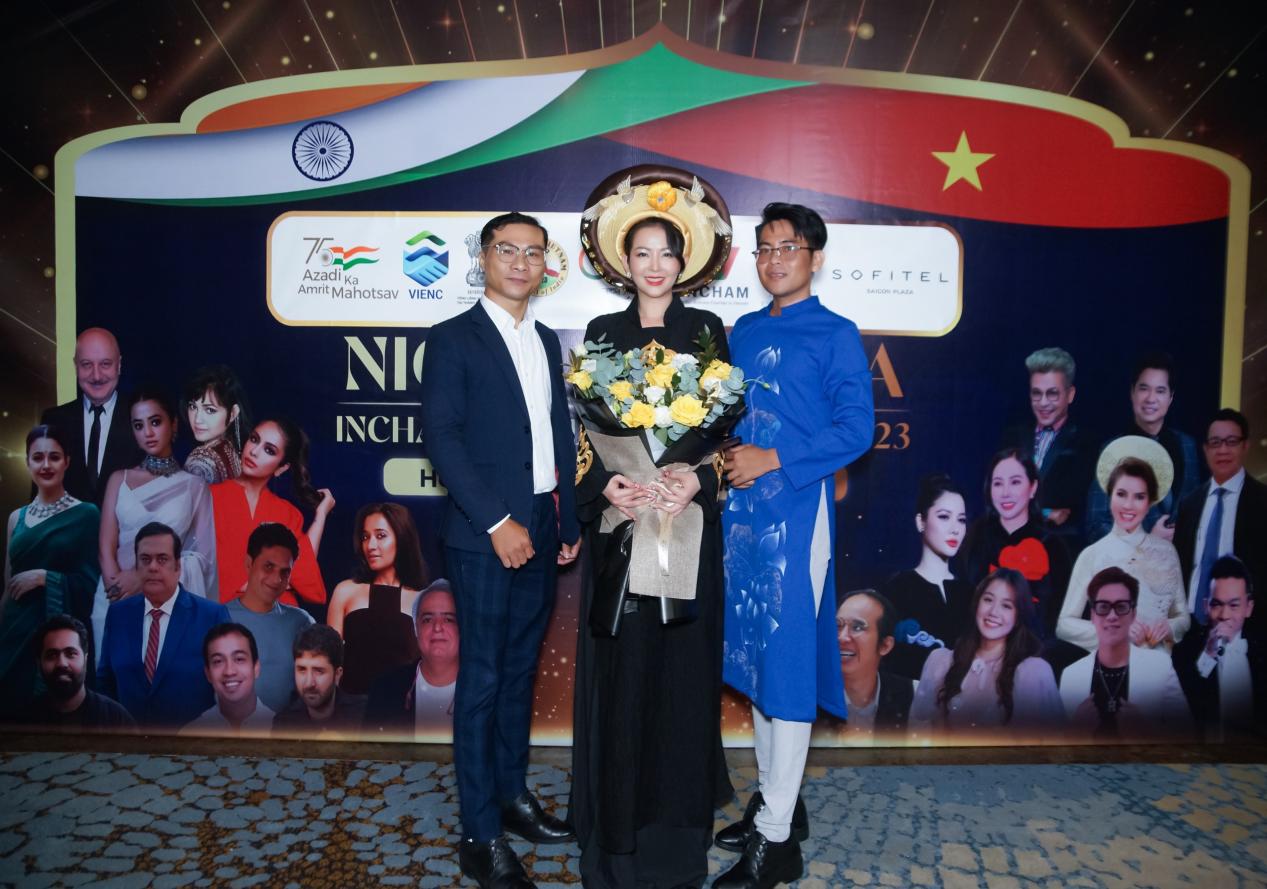 NTK Lê Minh Phú giới thiệu BST áo dài Vũ điệu thời gian