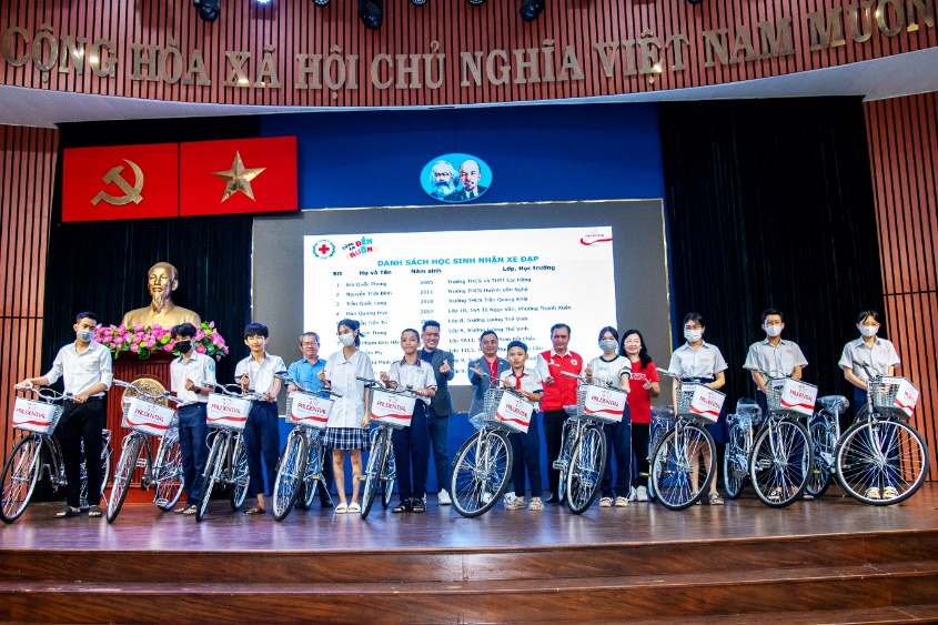 Prudential đồng hành cùng học sinh nghèo vượt khó