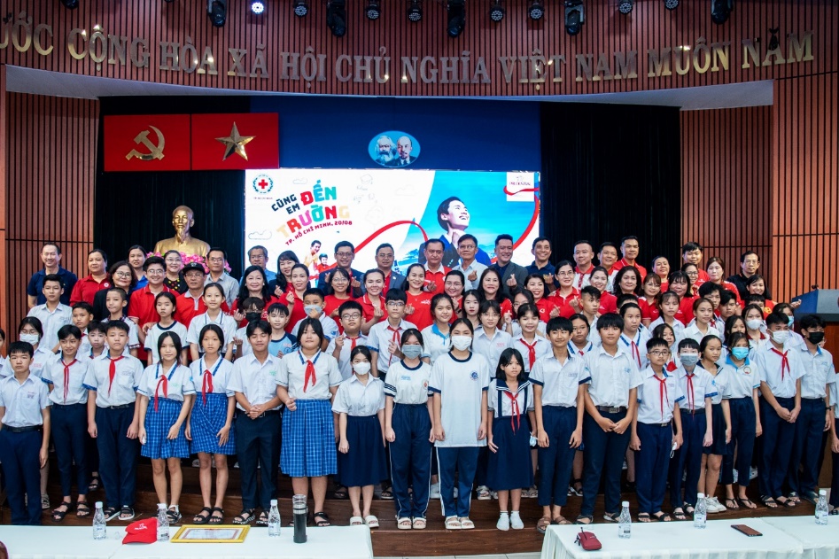 Prudential đồng h&agrave;nh c&ugrave;ng học sinh ngh&egrave;o vượt kh&oacute; - Ảnh 2.