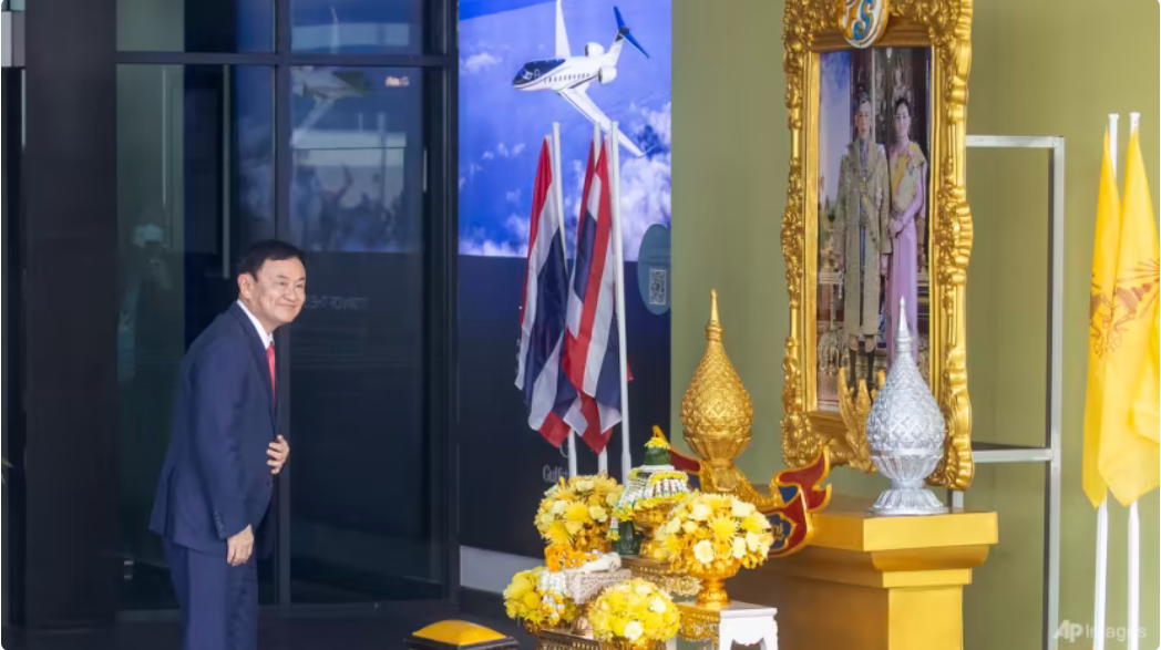 Vừa về nước, cựu Thủ tướng Thaksin Shinawatra bị kết &aacute;n 8 năm t&ugrave; - Ảnh 2.