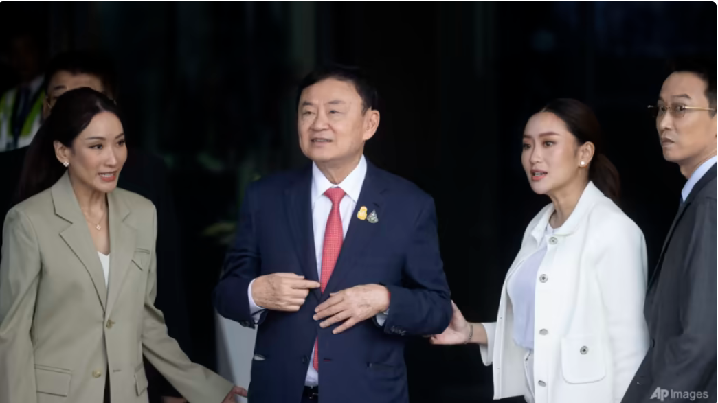 Vừa về nước, cựu Thủ tướng Thaksin Shinawatra bị kết &aacute;n 8 năm t&ugrave; - Ảnh 3.