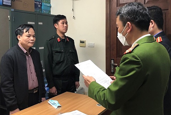 Vụ Việt &Aacute;: Gi&aacute;m đốc CDC n&agrave;o được 