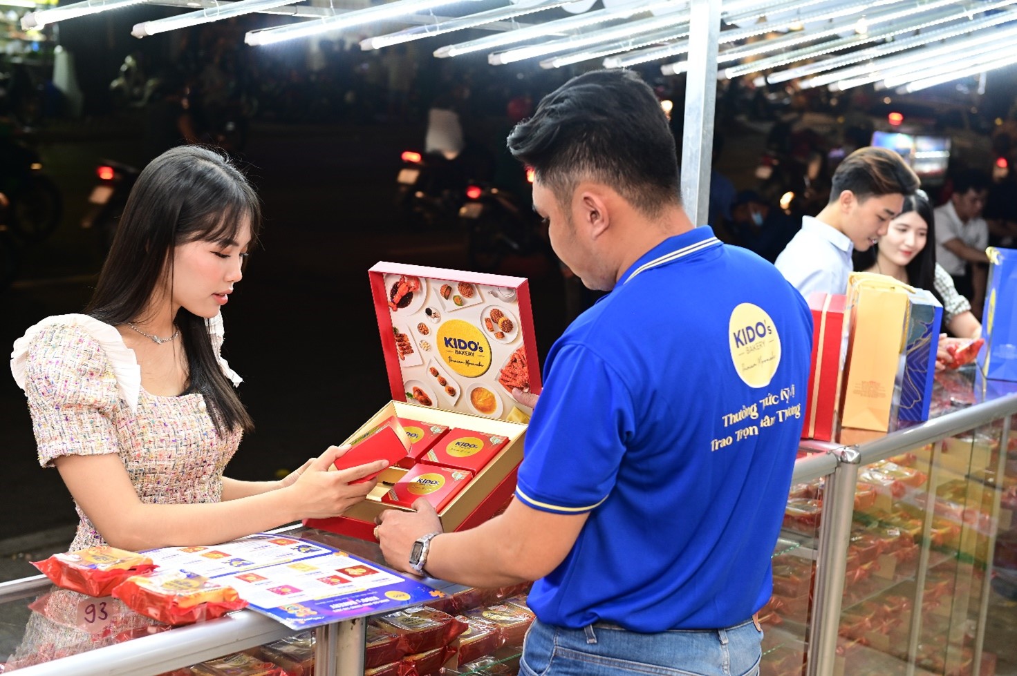 Sức mua b&aacute;nh trung thu hứa hẹn gia tăng mạnh mẽ m&ugrave;a trăng 2023 - Ảnh 2.