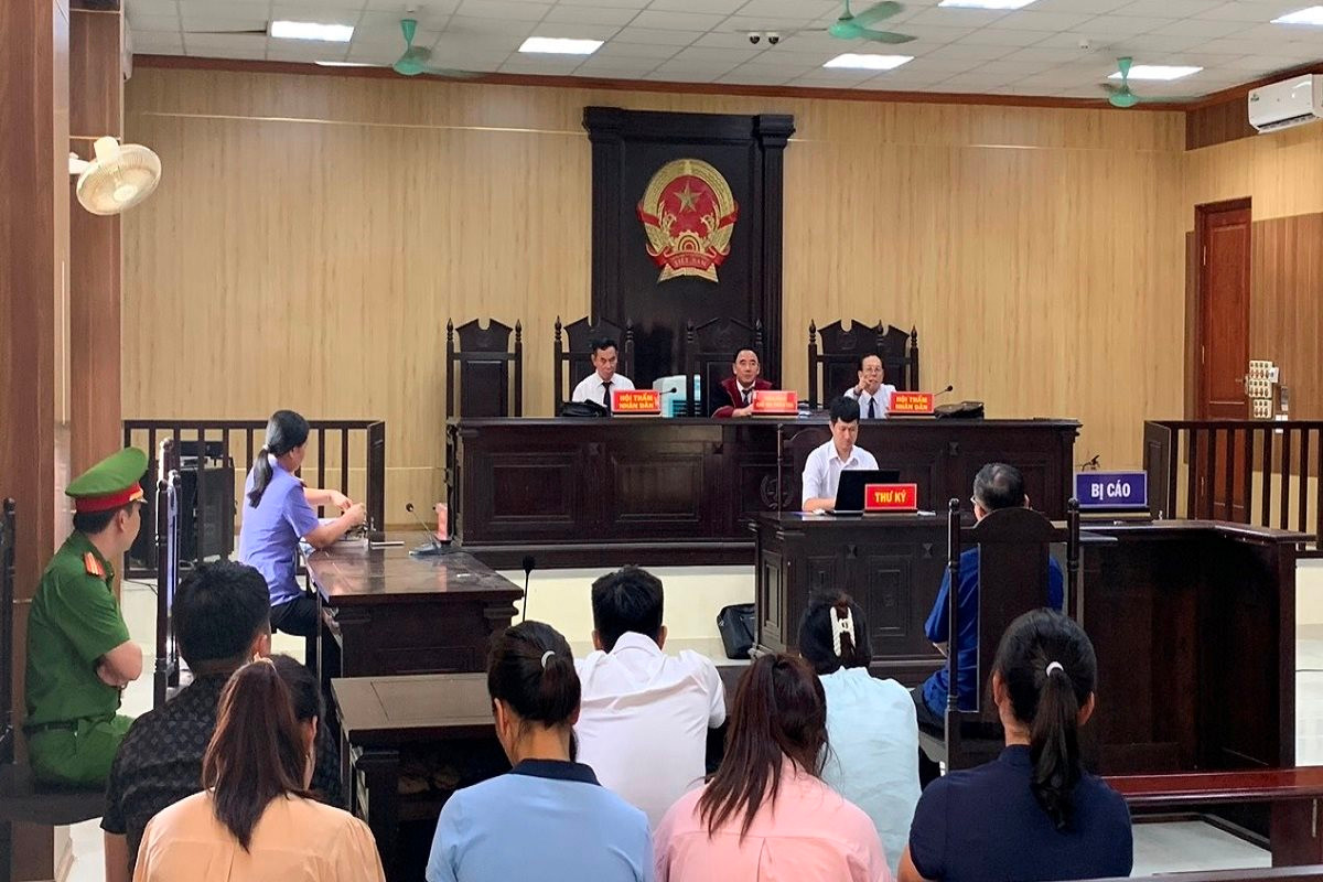 Cựu gi&aacute;m đốc Trung t&acirc;m y tế ở Thanh H&oacute;a lĩnh &aacute;n t&ugrave; v&igrave; trục lợi x&eacute;t nghiệm COVID-19 - Ảnh 1.