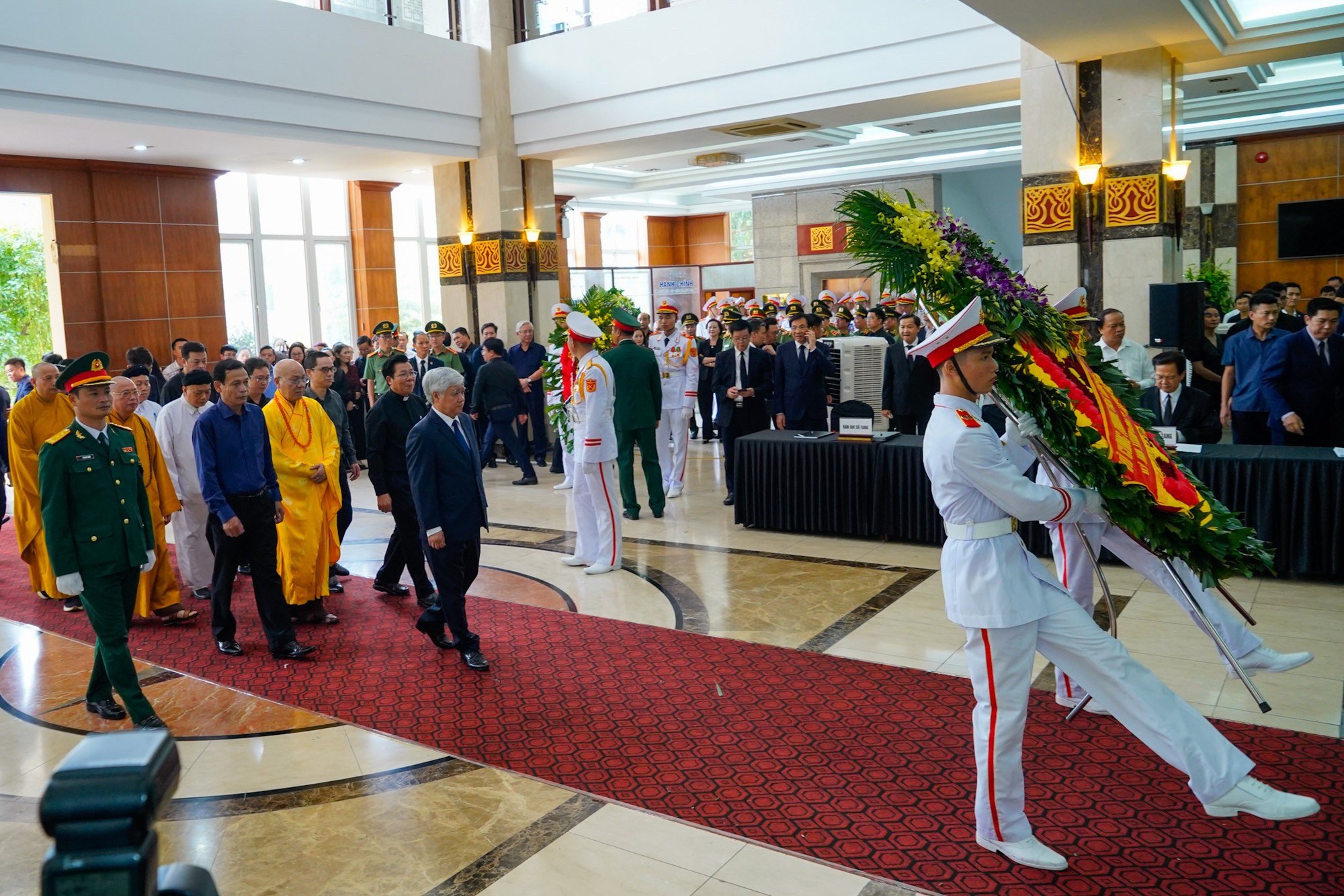L&atilde;nh đạo Đảng, Nh&agrave; nước viếng Ph&oacute; Thủ tướng L&ecirc; Văn Th&agrave;nh - Ảnh 5.