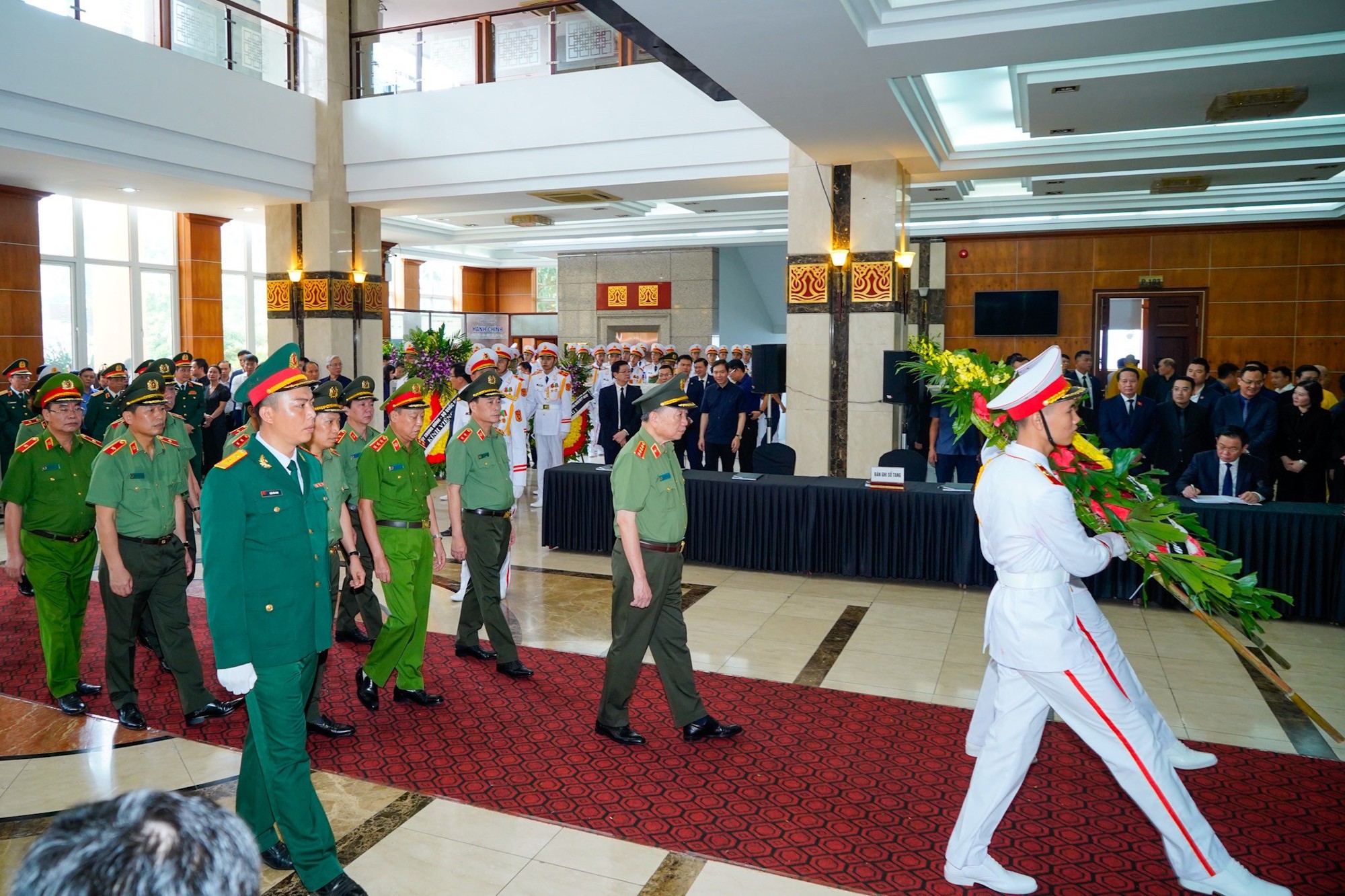 L&atilde;nh đạo Đảng, Nh&agrave; nước viếng Ph&oacute; Thủ tướng L&ecirc; Văn Th&agrave;nh - Ảnh 6.
