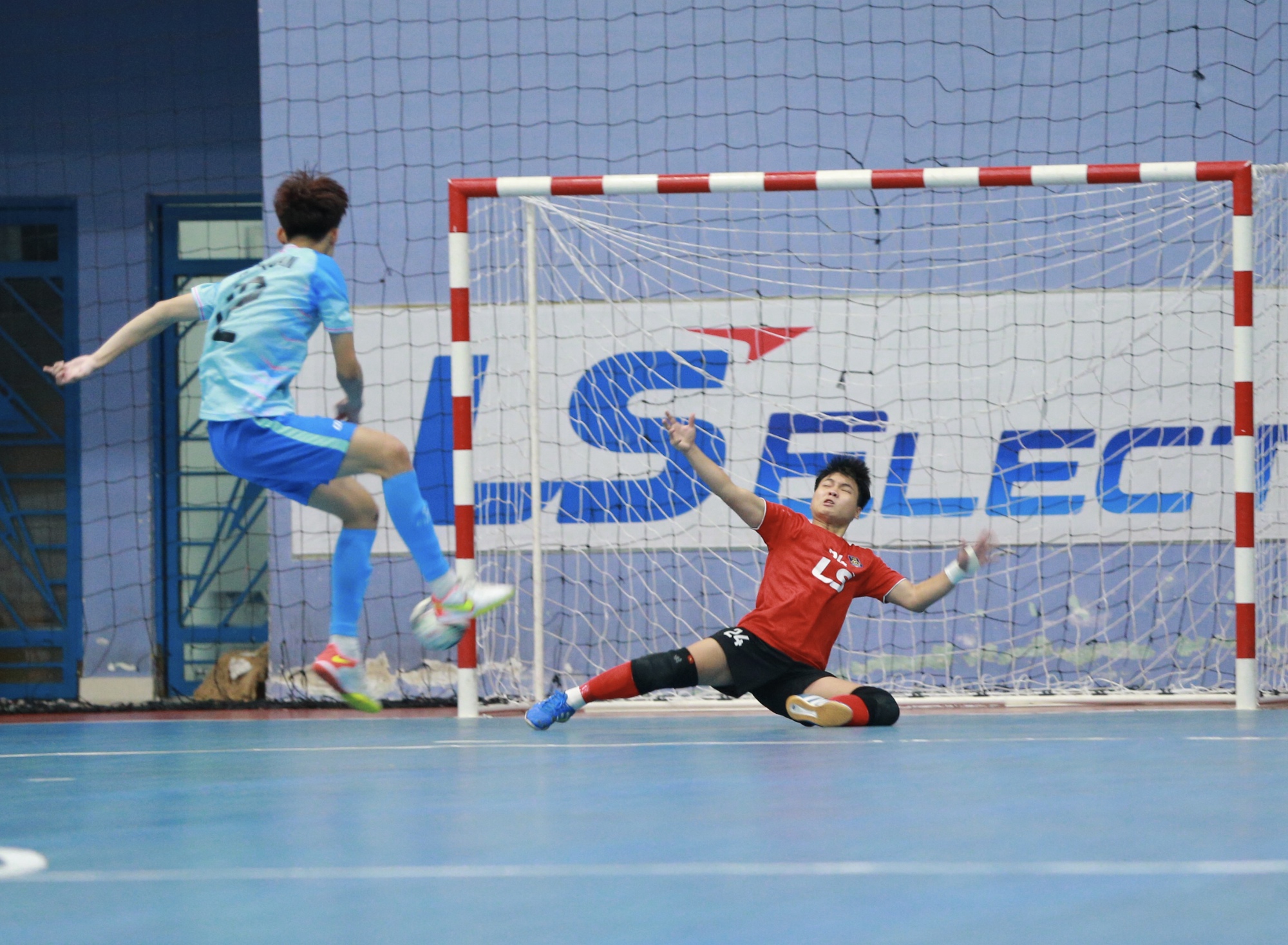 Cao Bằng c&ugrave;ng cựu HLV tuyển futsal Việt Nam v&ocirc; địch giải U20 Quốc gia 2023 - Ảnh 4.