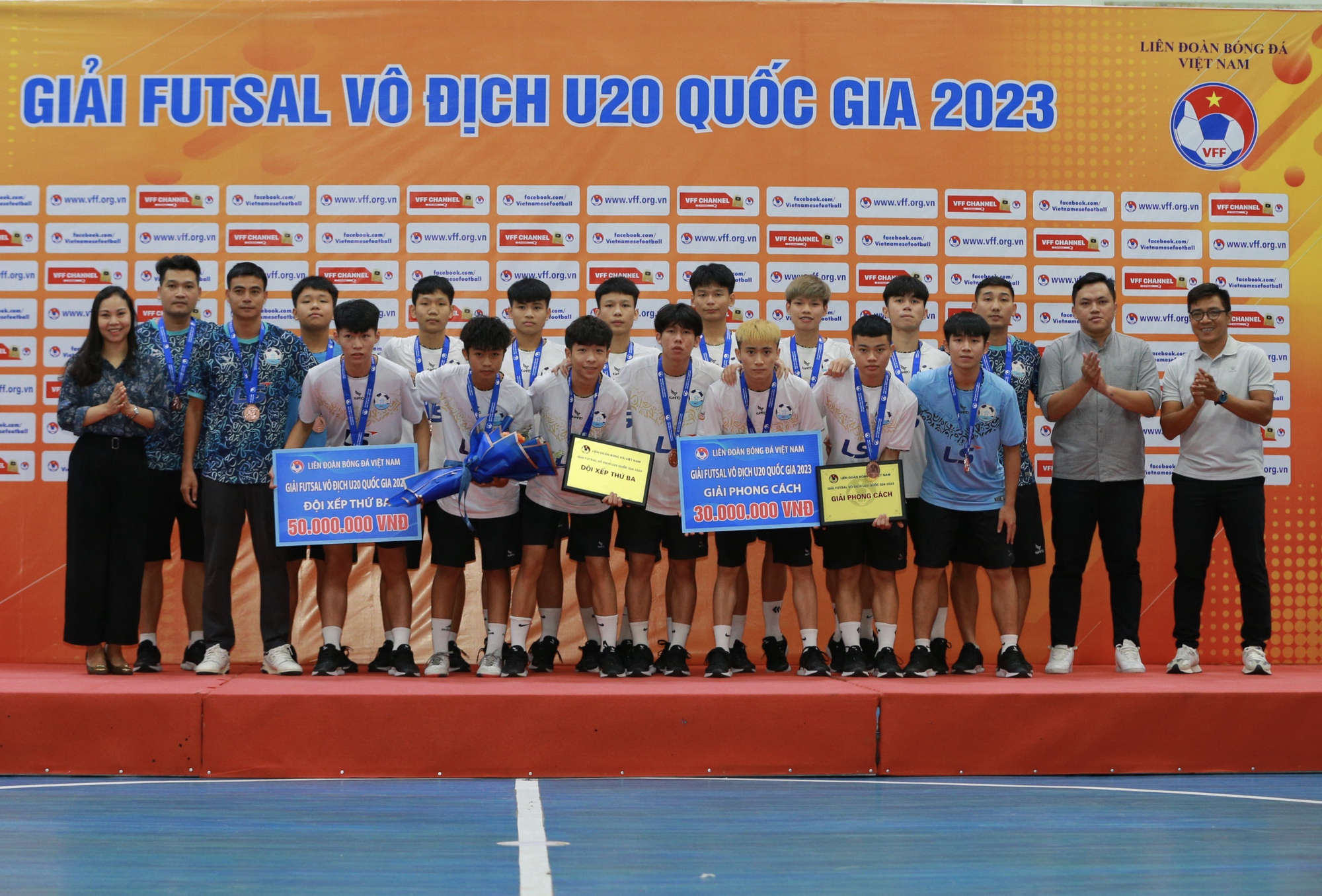 Cao Bằng c&ugrave;ng cựu HLV tuyển futsal Việt Nam v&ocirc; địch giải U20 Quốc gia 2023 - Ảnh 12.