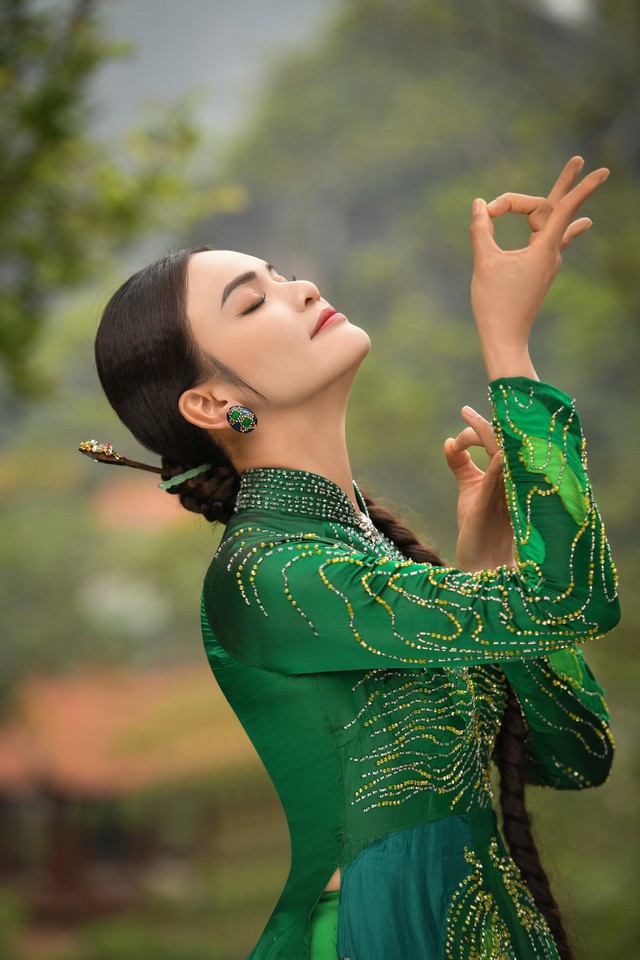 NSƯT Phạm Phương Thảo bị &aacute;m ảnh khi nghĩ đến gi&acirc;y ph&uacute;t từ biệt cha mẹ - Ảnh 1.