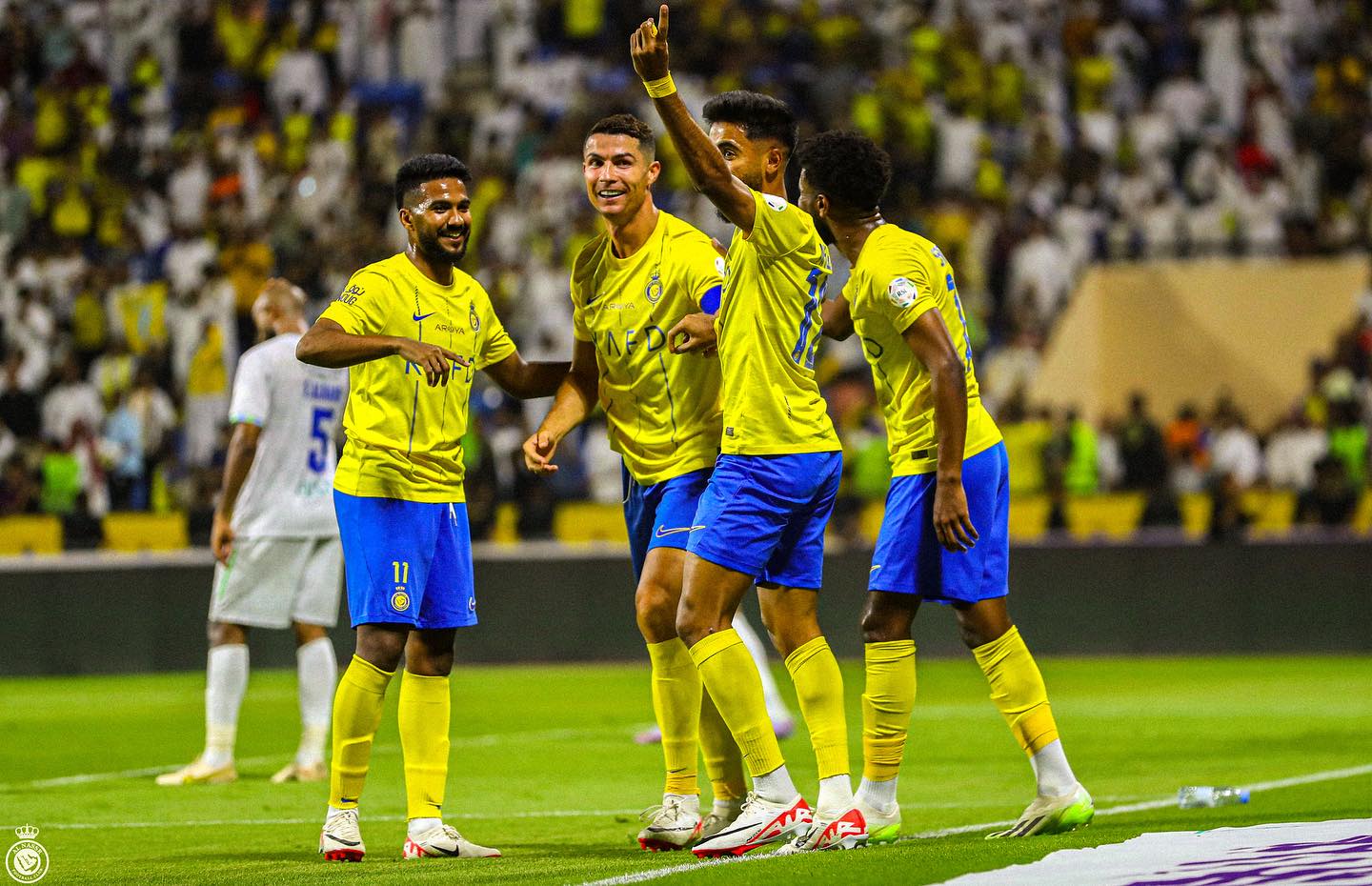 Ronaldo lập hat-trick thứ 63 trong sự nghiệp gi&uacute;p Al-Nassr gi&agrave;nh chiến thắng đầu m&ugrave;a giải - Ảnh 4.