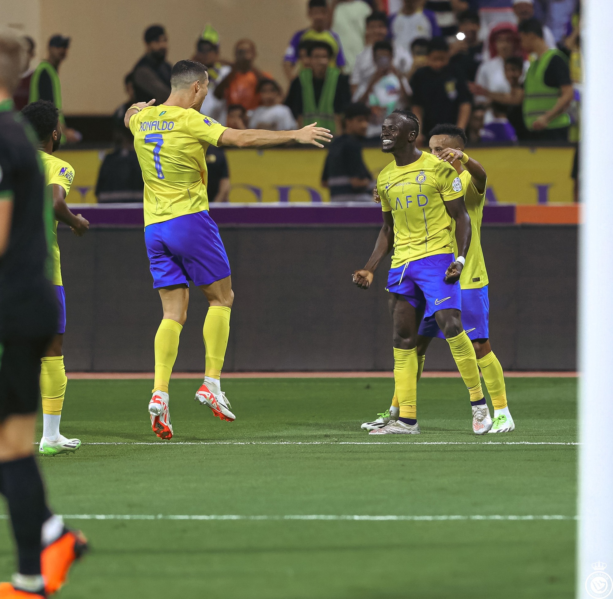 Ronaldo lập hat-trick thứ 63 trong sự nghiệp gi&uacute;p Al-Nassr gi&agrave;nh chiến thắng đầu m&ugrave;a giải - Ảnh 3.
