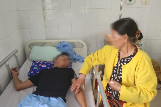Thanh niên bị đánh đập dã man vào đầu, mặt trên quốc lộ phải chuyển tuyến trên