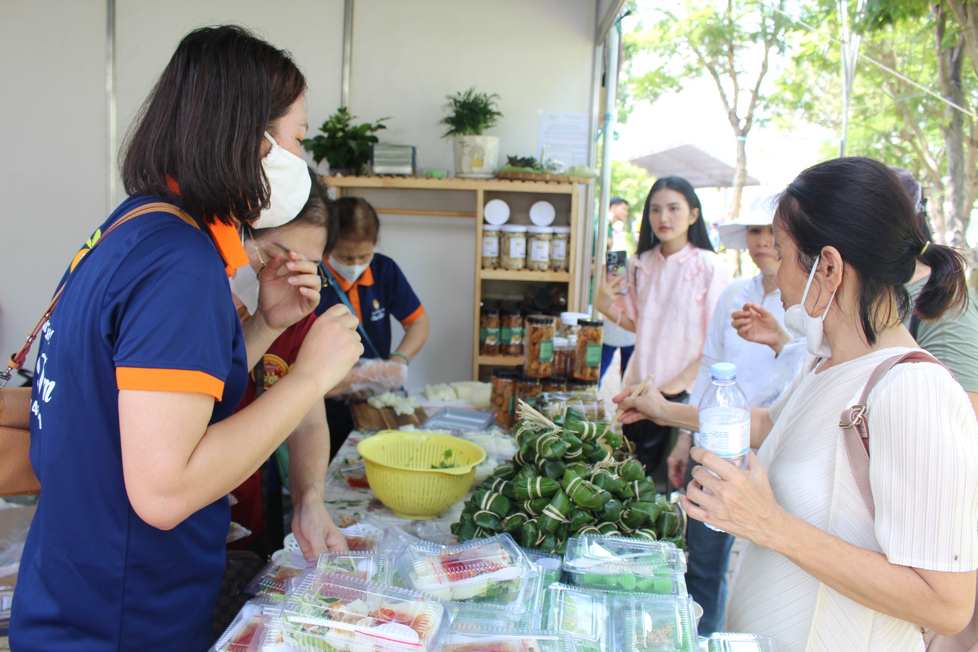 Tưng bừng khai trương Lễ hội Ẩm thực chay - Ảnh 1.