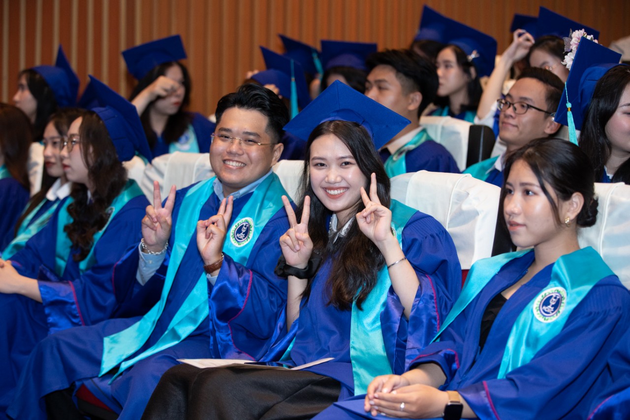 Khoảnh khắc ấn tượng trong lễ tốt nghiệp của hơn 1.400 sinh vi&ecirc;n - Ảnh 7.