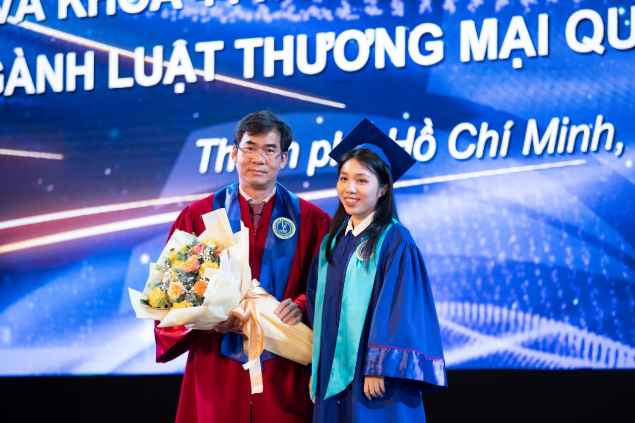Khoảnh khắc ấn tượng trong lễ tốt nghiệp của hơn 1.400 sinh vi&ecirc;n - Ảnh 5.