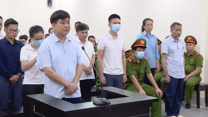 N&oacute;i lời sau c&ugrave;ng, cựu chủ tịch H&agrave; Nội Nguyễn Đức Chung xin giảm nhẹ để về chăm s&oacute;c mẹ gi&agrave; - Ảnh 1.