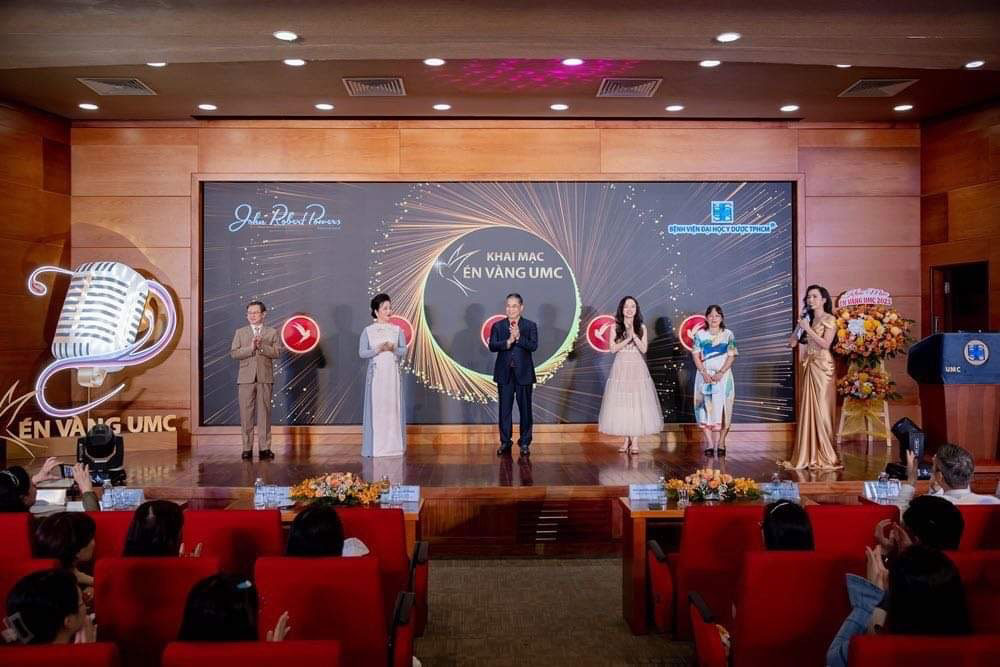 Y - bác sĩ thi... dẫn chương trình