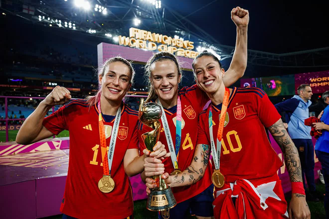 Vụ Chủ tịch LĐBĐ Tây Ban Nha "khóa môi": 81 cầu thủ nữ đình công, FIFA tạm cấm 90 ngày