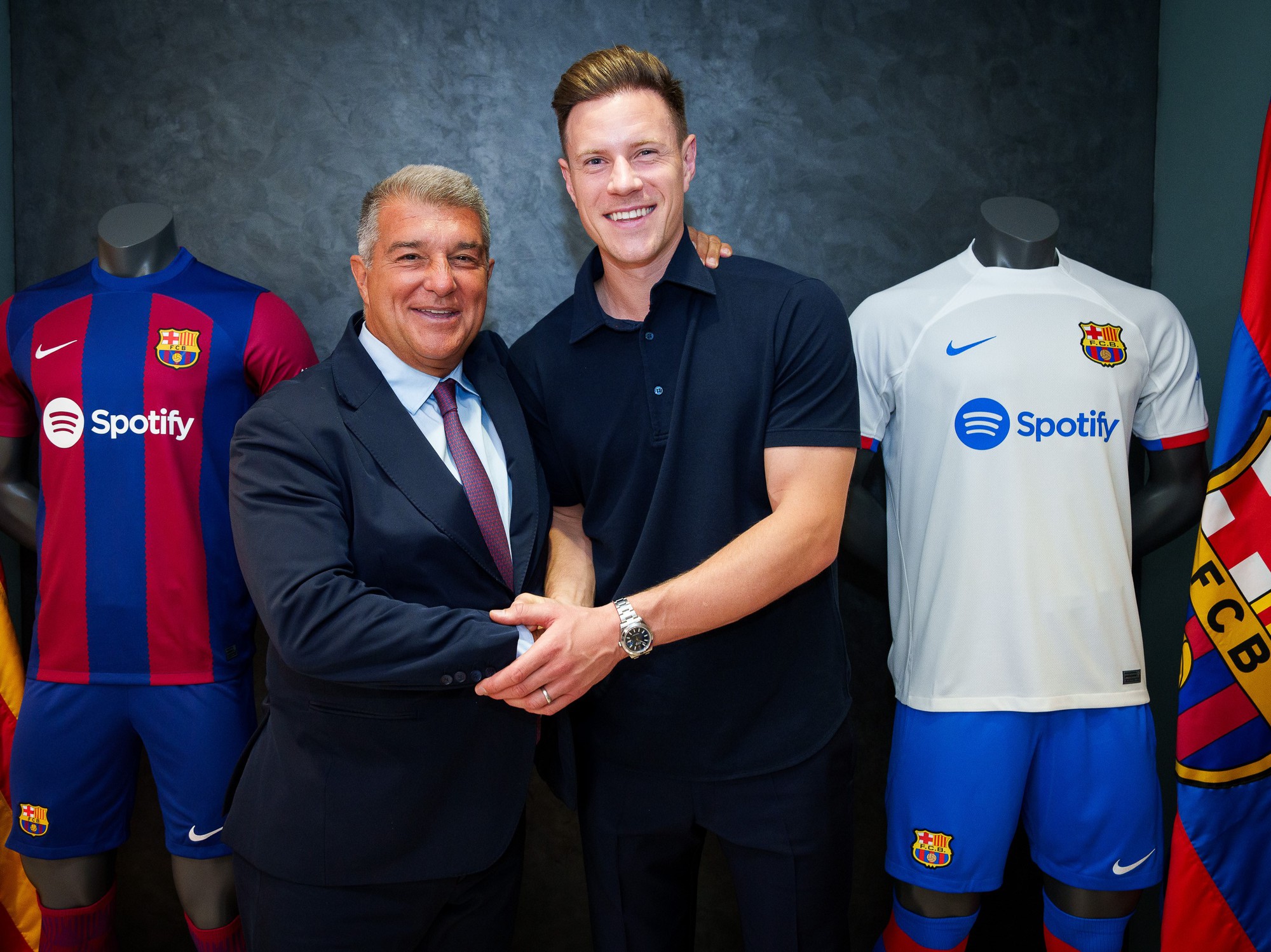 Thủ môn Stegen "cứu thua"... 6 triệu Euro cho Barcelona