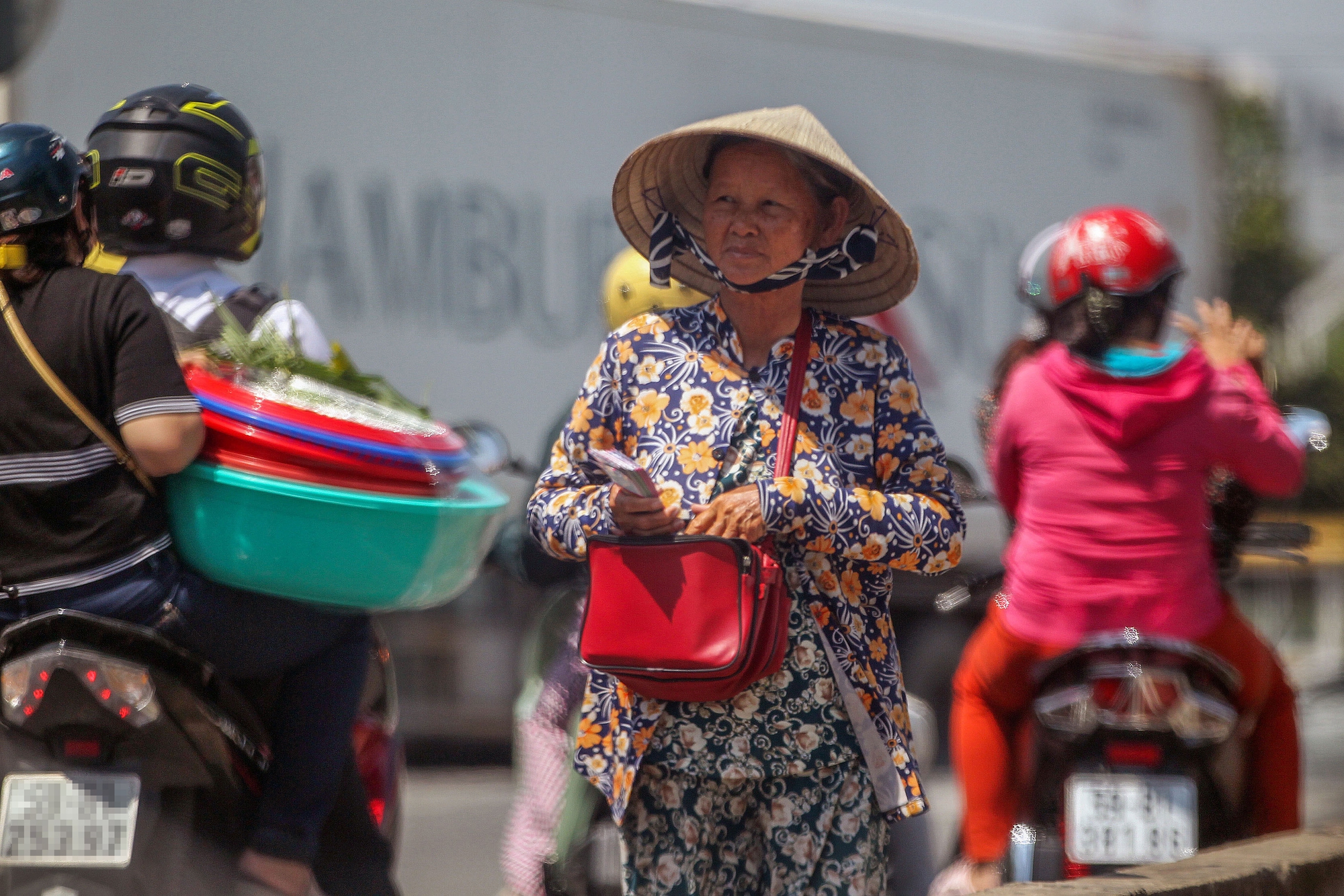 Khó nhọc đời… bán "giấc mơ tỉ phú"