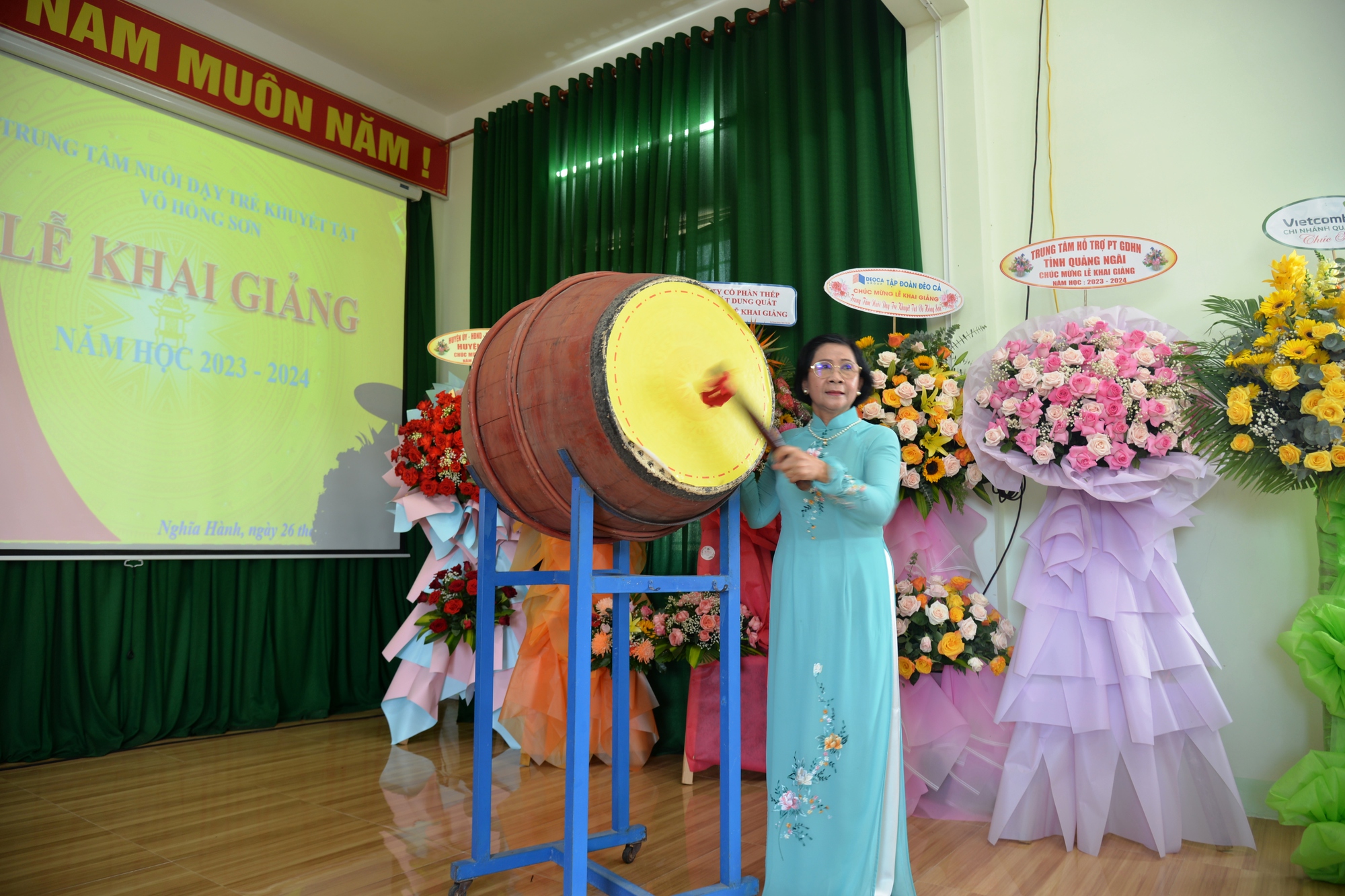 Khai giảng năm học mới tại Trung t&acirc;m Nu&ocirc;i dạy trẻ khuyết tật V&otilde; Hồng Sơn - Ảnh 2.