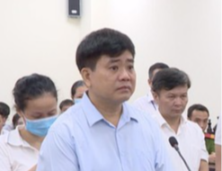 Nói lời sau cùng, cựu chủ tịch Hà Nội Nguyễn Đức Chung xin giảm nhẹ để về chăm sóc mẹ già