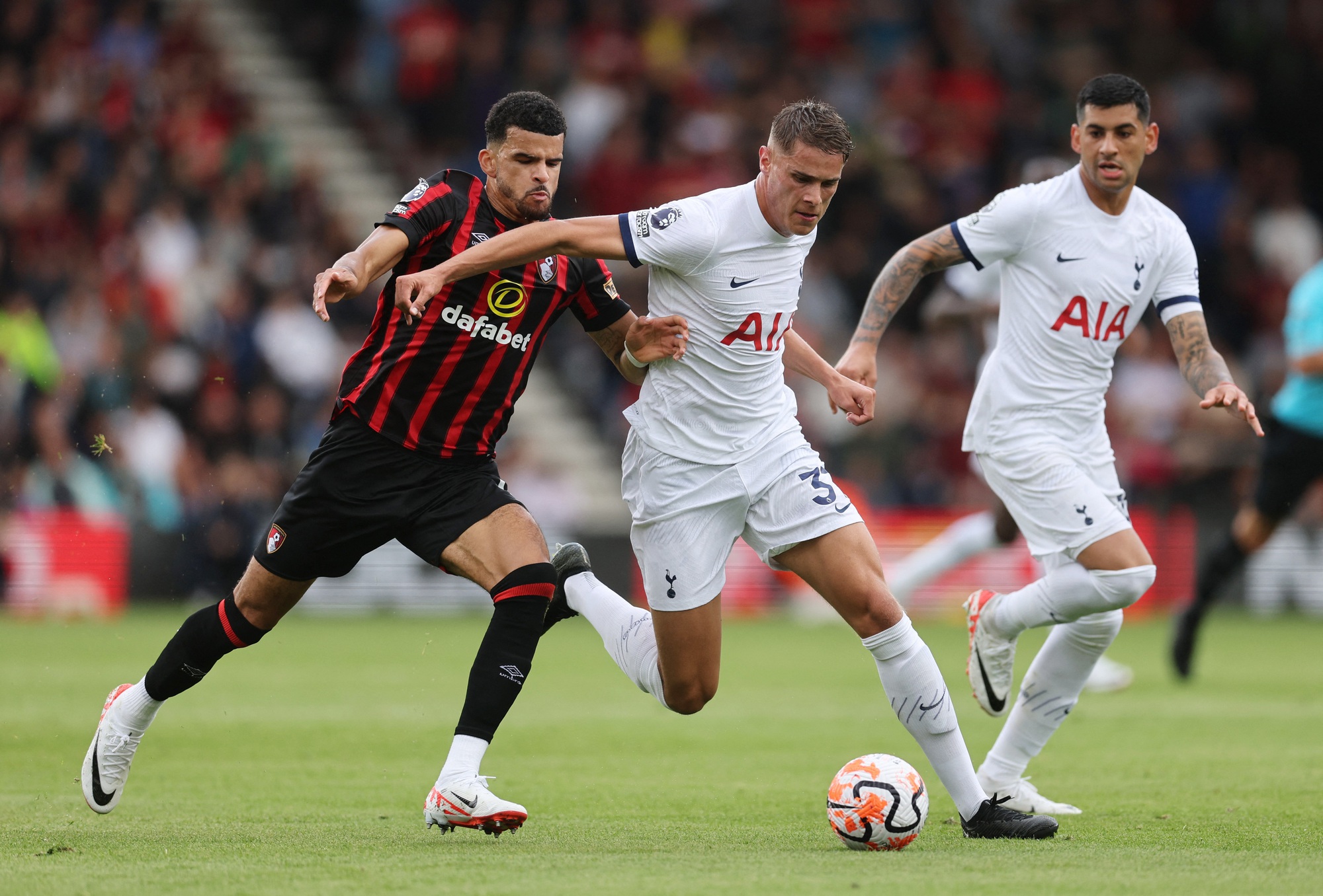 Tân binh Maddison tỏa sáng, Tottenham hạ Bournemouth lên ngôi đầu Ngoại hạng