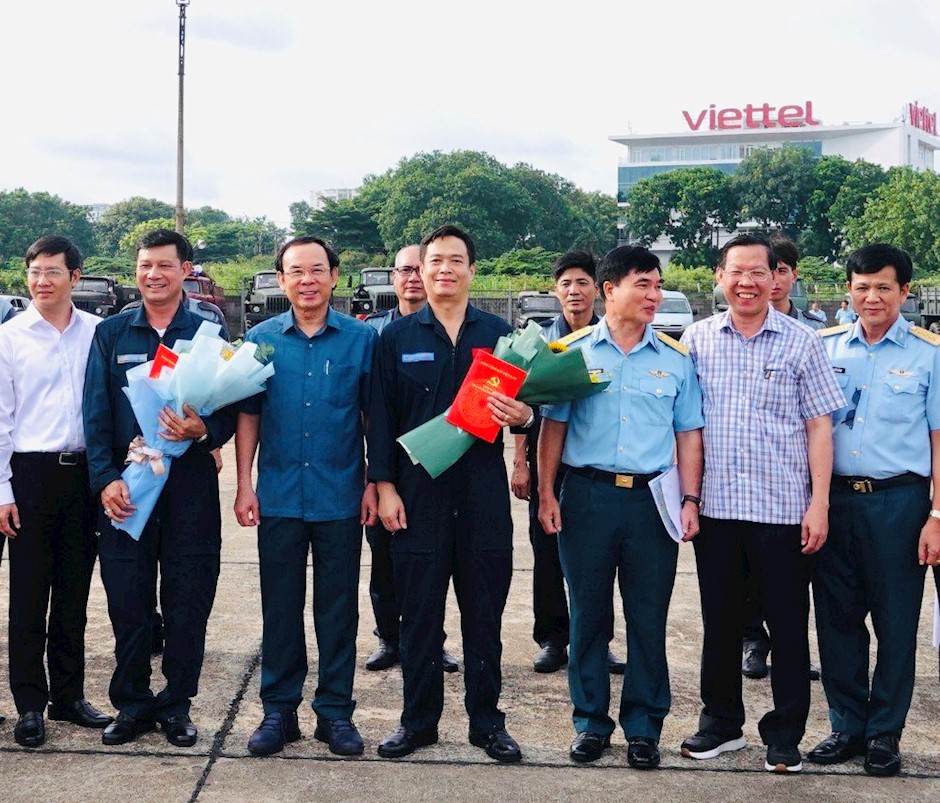 Lãnh đạo TPHCM khảo sát bằng trực thăng phục vụ lập Quy hoạch chung - Ảnh 3.