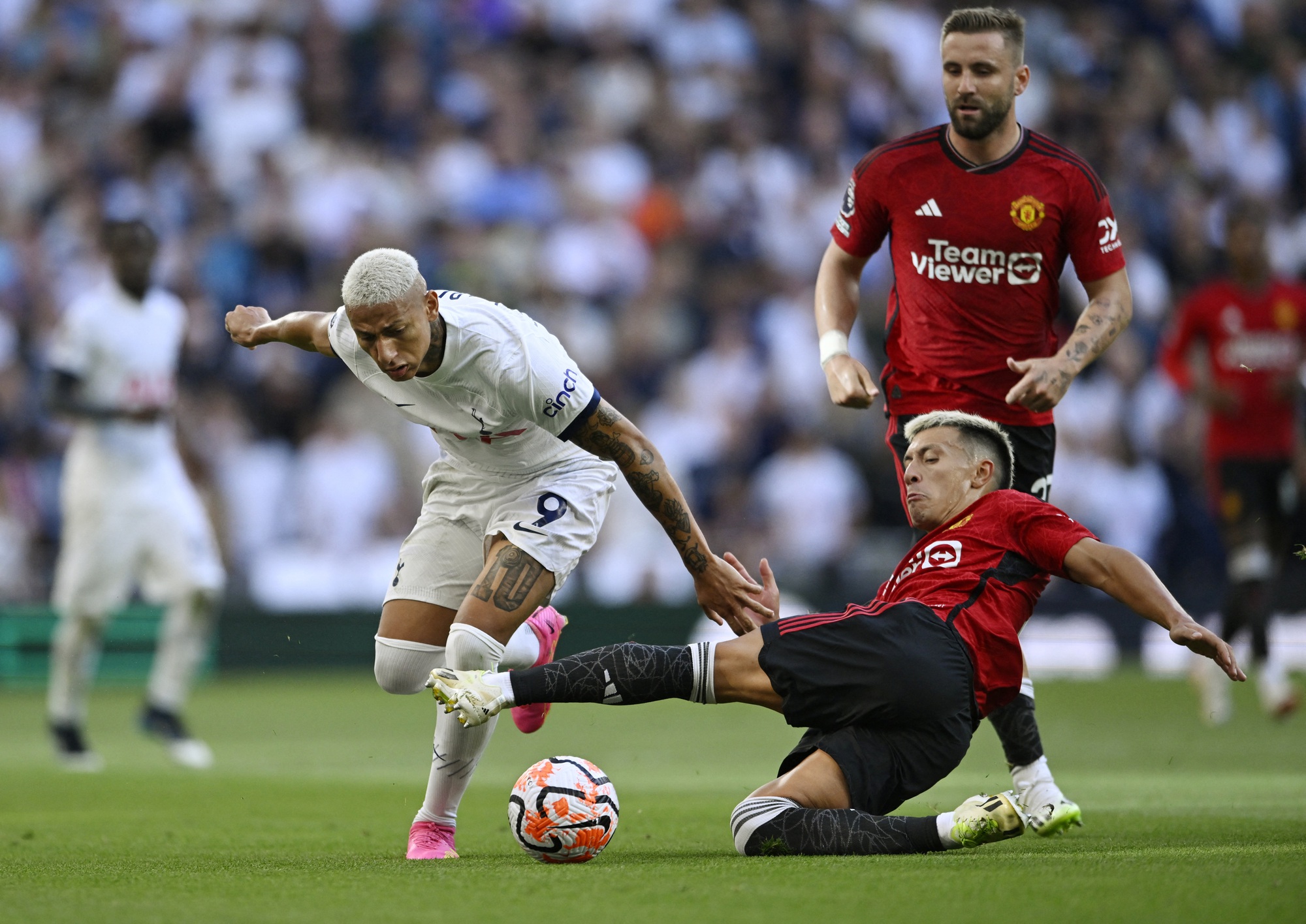 Tân binh Maddison tỏa sáng, Tottenham hạ Bournemouth lên ngôi đầu Ngoại hạng - Ảnh 4.