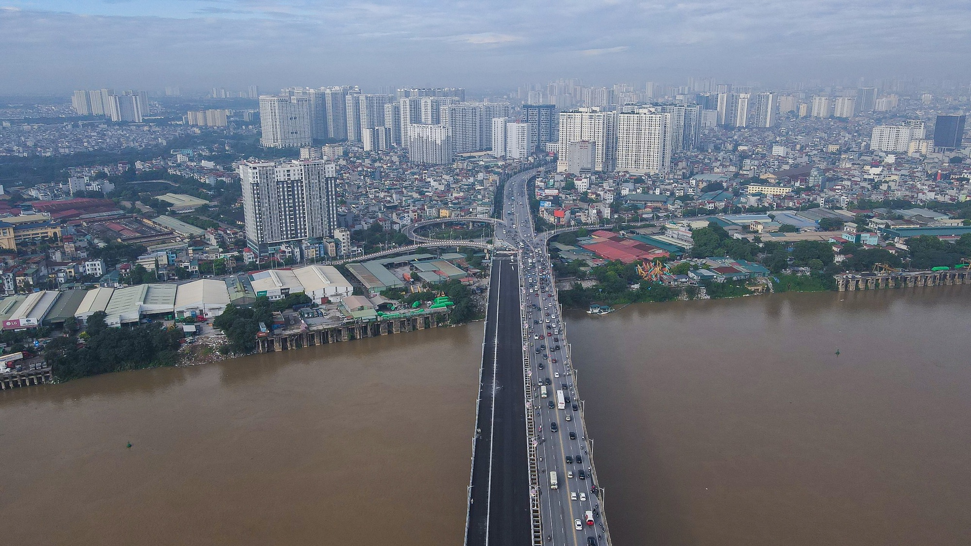 Cầu Vĩnh Tuy giai đoạn 2 trước ngày thông xe