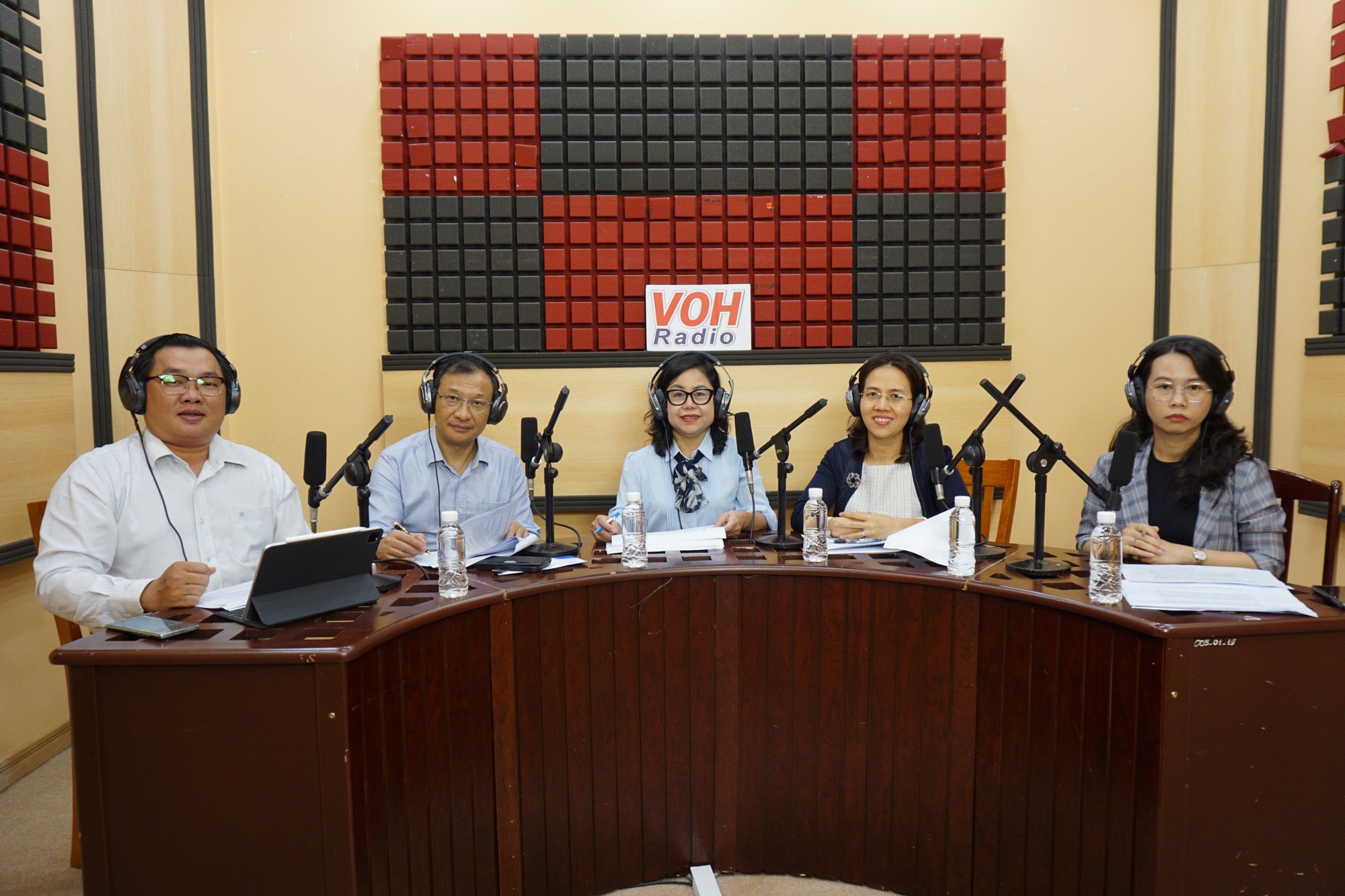 TP HCM: Kh&ocirc;ng để xảy ra lạm thu tại c&aacute;c trường học - Ảnh 2.