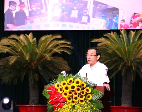 Bí thư Thành ủy TP HCM nói về bài học, chất liệu quý từ cuộc chiến chống COVID-19 - Ảnh 4.