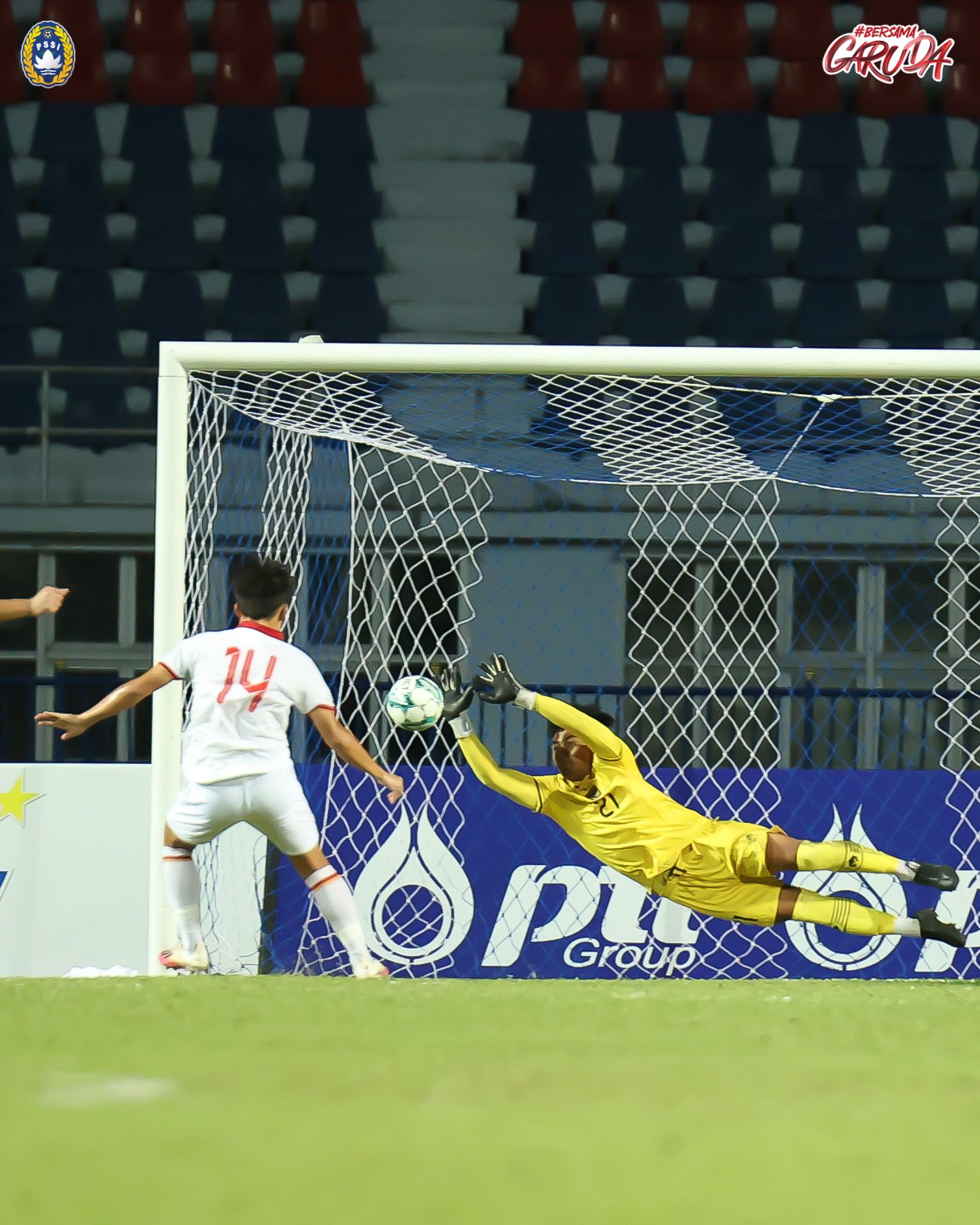 Thua U23 Việt Nam trong loạt s&uacute;t 11 m, thủ m&ocirc;n U23 Indonesia vẫn được ngợi khen - Ảnh 1.