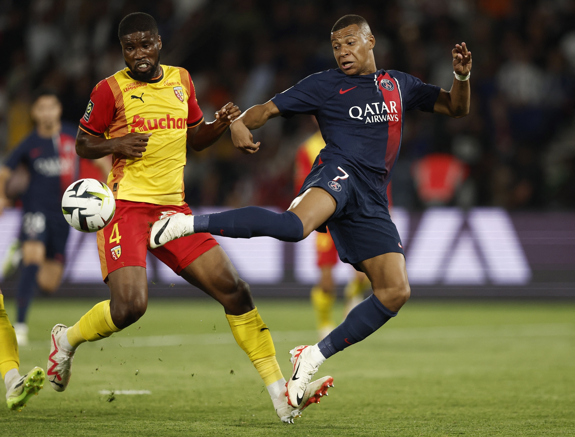 Mbappe lập c&uacute; đ&uacute;p, gi&agrave;nh chiến thắng đầu ti&ecirc;n cho PSG tại Ligue 1 - Ảnh 1.