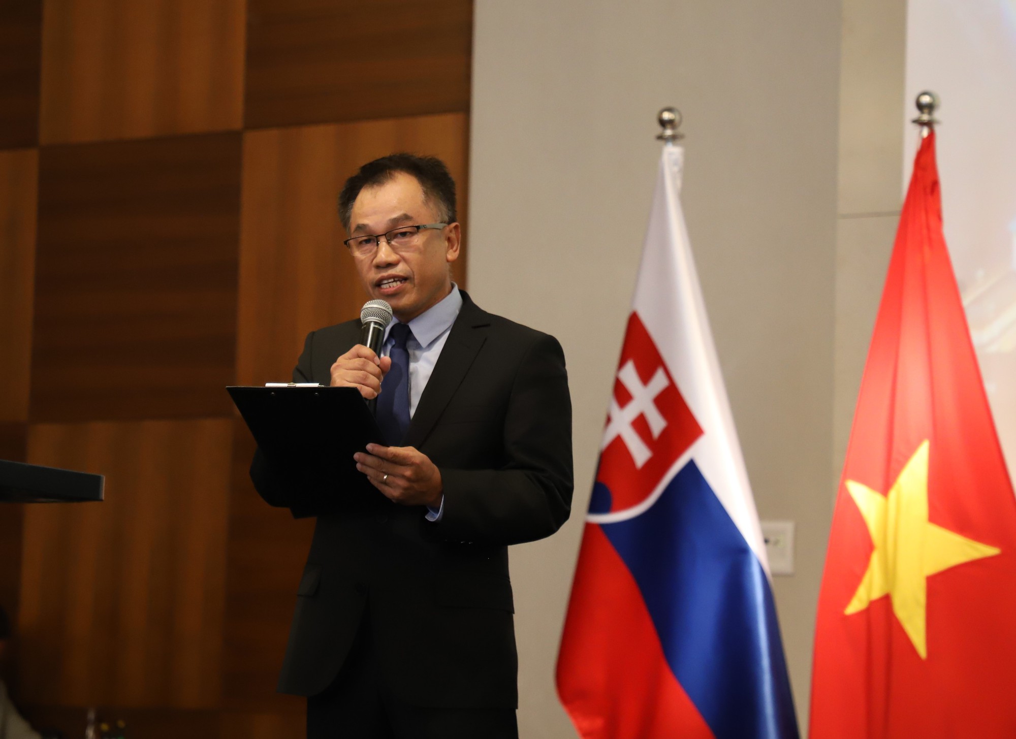 Người Việt được c&ocirc;ng nhận l&agrave; d&acirc;n tộc thiểu số Slovakia - Ảnh 5.