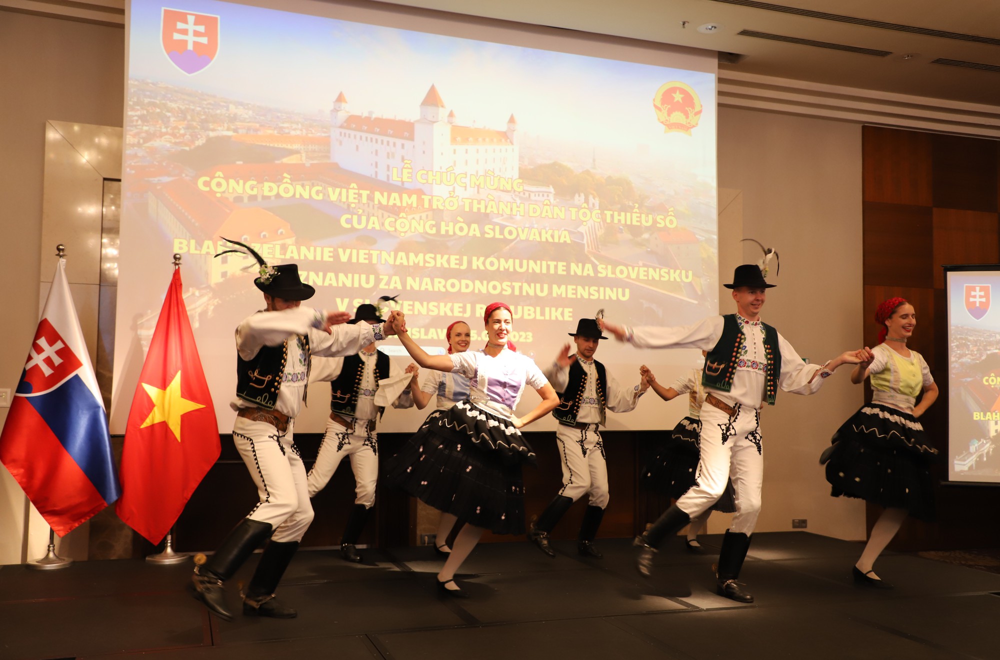 Người Việt được c&ocirc;ng nhận l&agrave; d&acirc;n tộc thiểu số Slovakia - Ảnh 1.