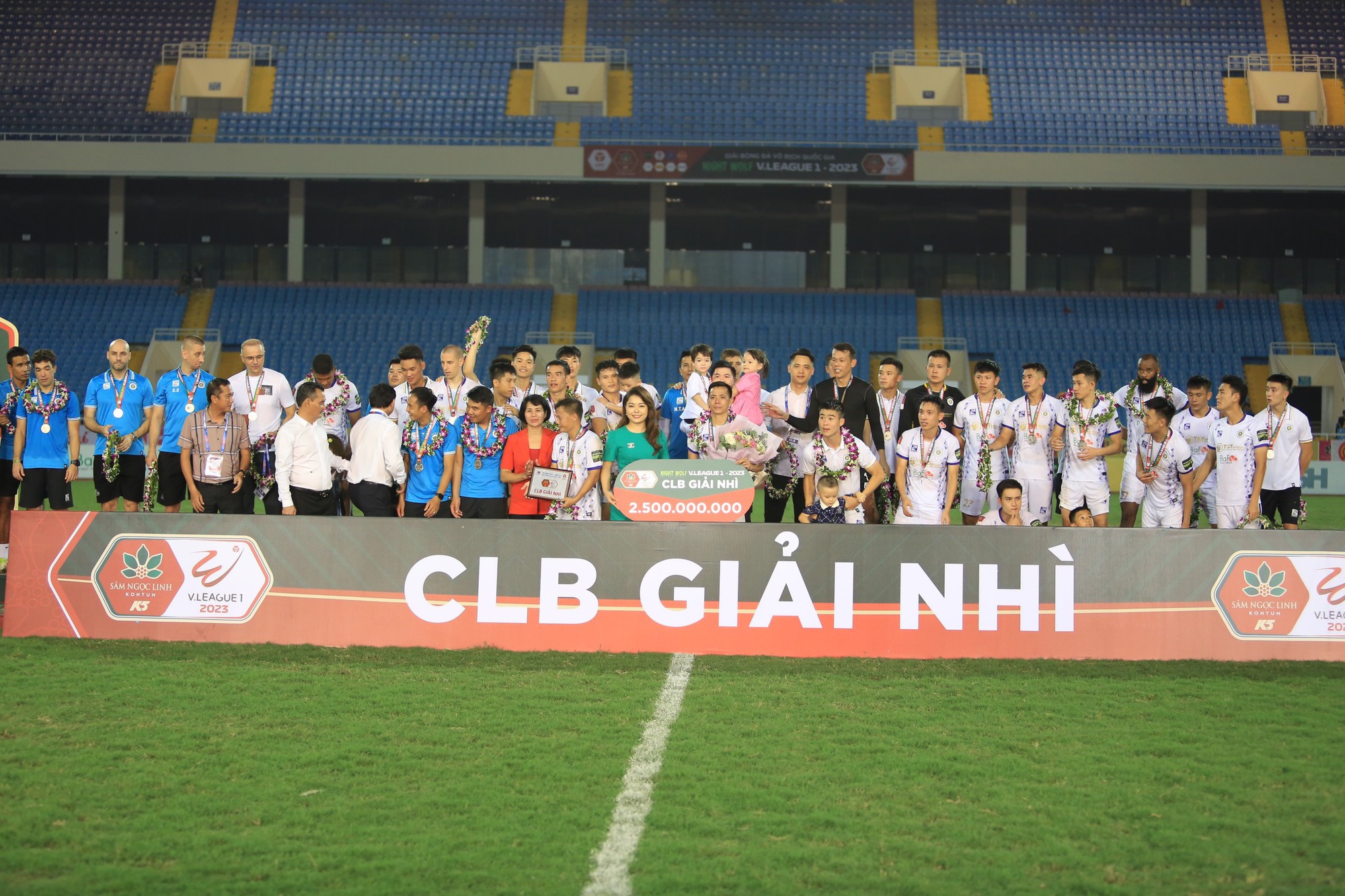 Đội C&ocirc;ng an H&agrave; Nội v&ocirc; địch V-League 2023 - Ảnh 6.