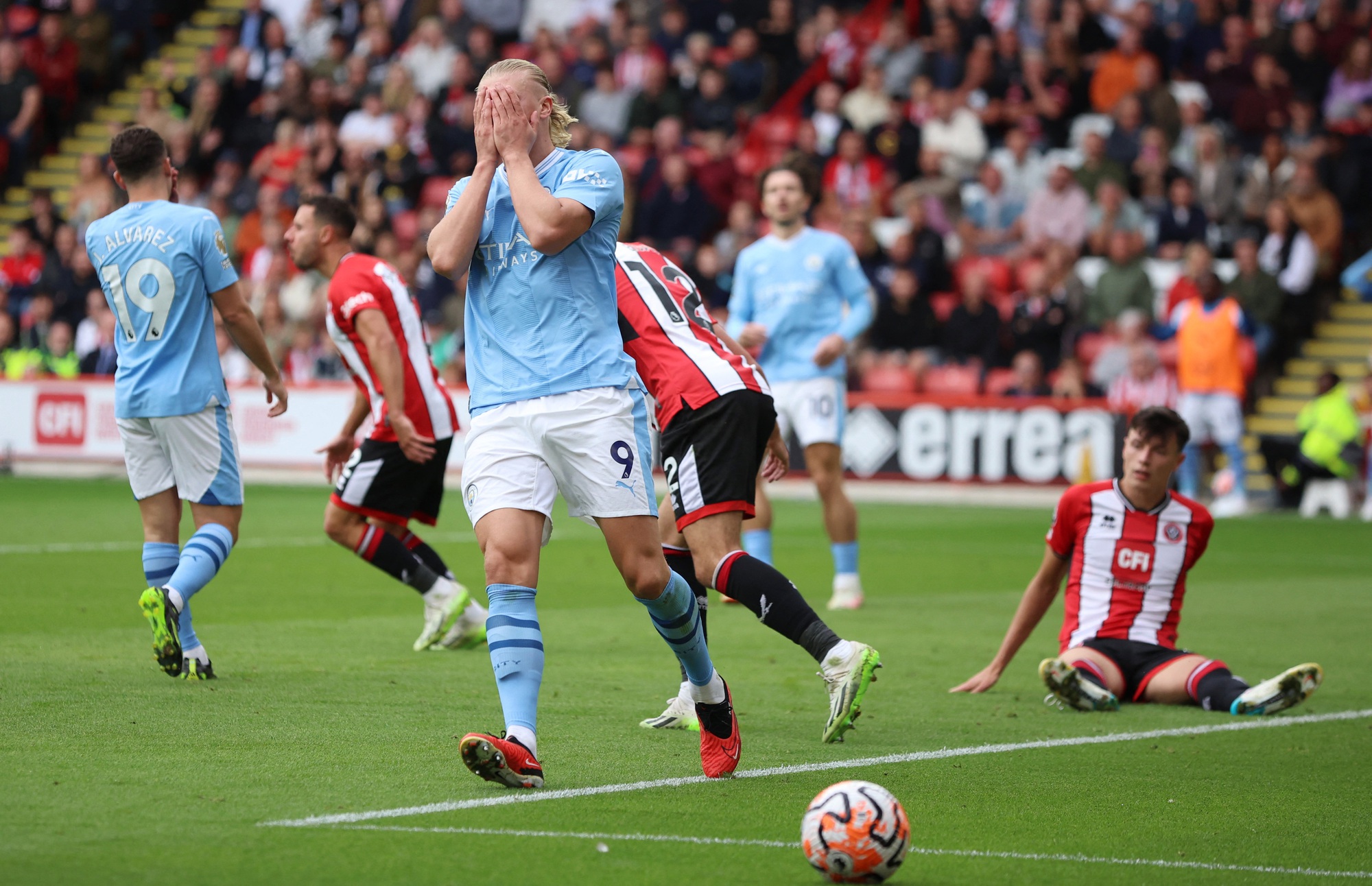 Thắng thót tim Sheffield United, Man City vững ngôi đầu Ngoại hạng Anh - Ảnh 3.