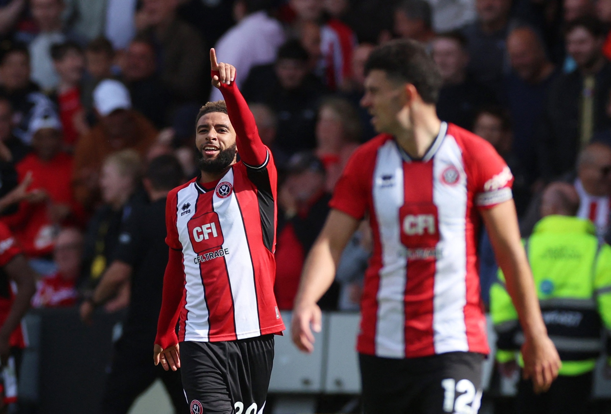 Thắng thót tim Sheffield United, Man City vững ngôi đầu Ngoại hạng Anh - Ảnh 7.