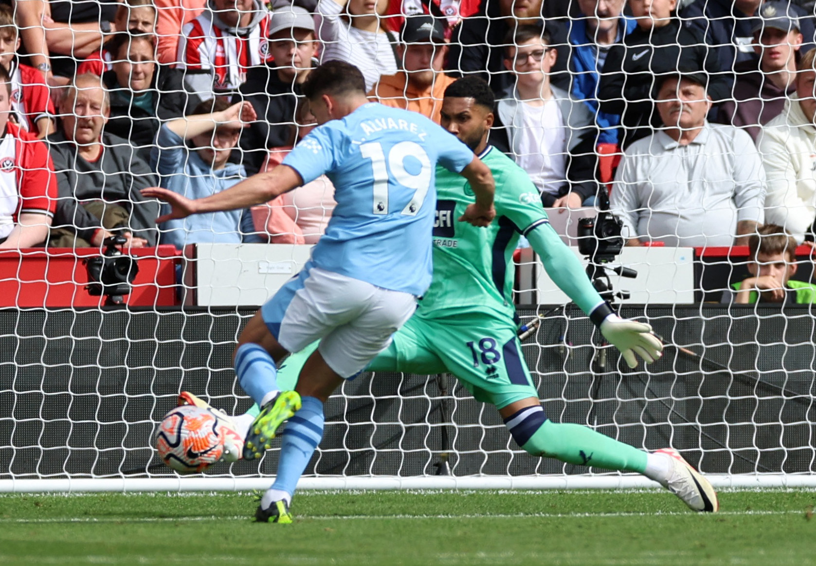 Thắng thót tim Sheffield United, Man City vững ngôi đầu Ngoại hạng Anh - Ảnh 2.