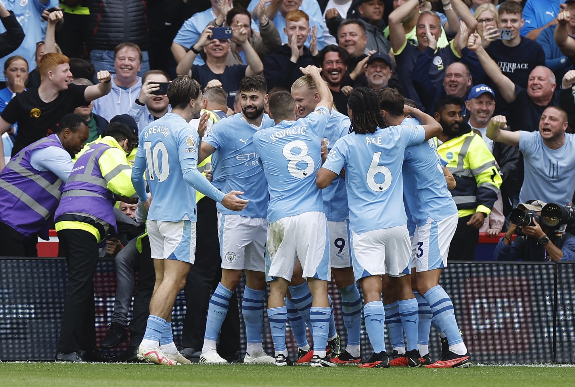Thắng thót tim Sheffield United, Man City vững ngôi đầu Ngoại hạng Anh
