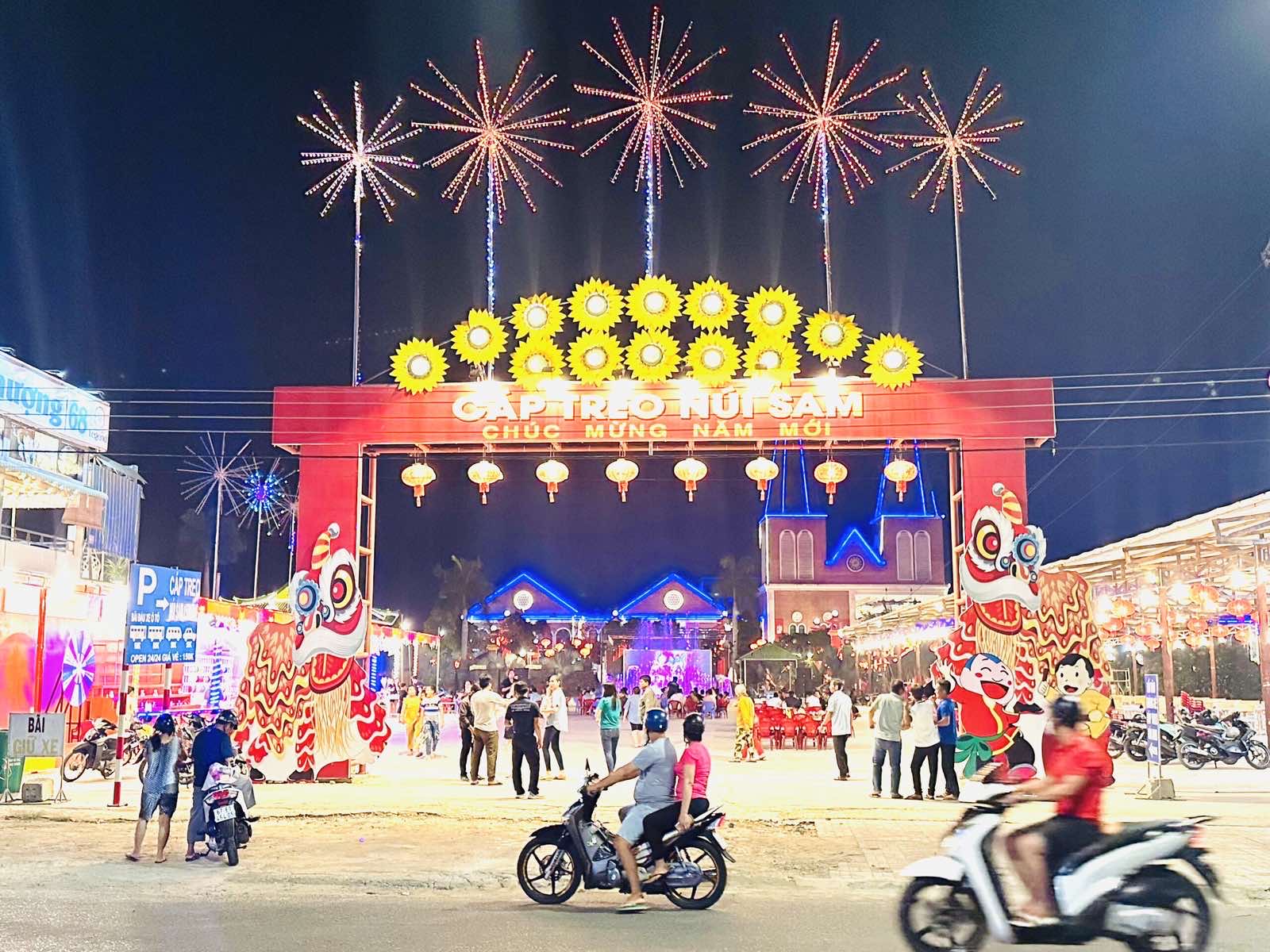 Nhiều khuyến m&atilde;i hấp dẫn tại C&aacute;p treo N&uacute;i Sam dịp lễ 2-9 - Ảnh 11.