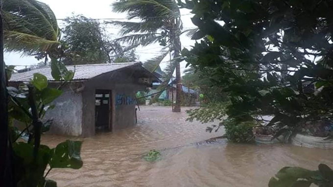 Siêu bão Saola áp sát Philippines
