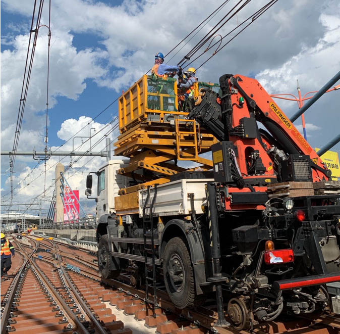 Tất bật cho sự kiện diễn ra trong ng&agrave;y mai của tuyến metro số 1 - Ảnh 4.