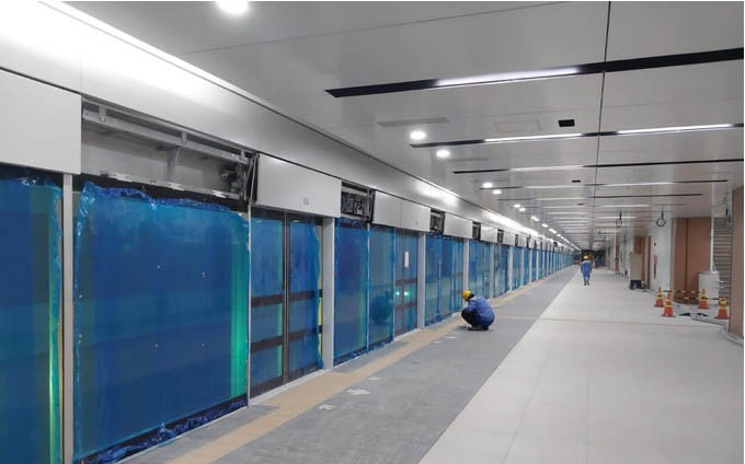Tất bật cho sự kiện diễn ra trong ng&agrave;y mai của tuyến metro số 1 - Ảnh 2.